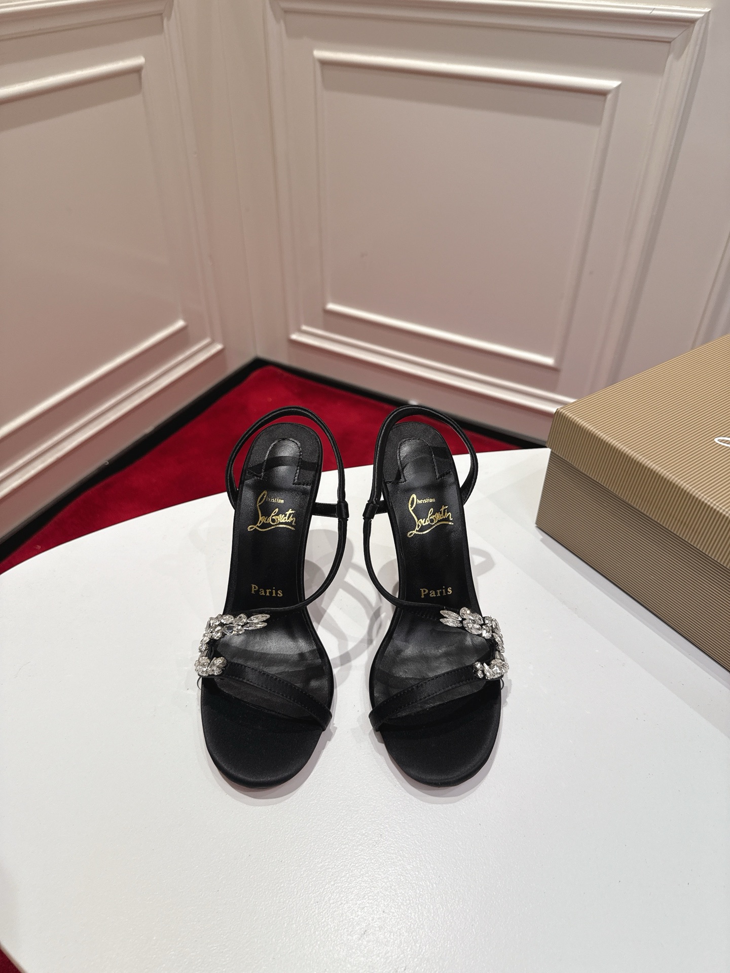 🆑 Caja original versión superior @ Christian Louboutin | 2026sS Miss Z Jewel (también llamada Miss Z sandalias de serp…