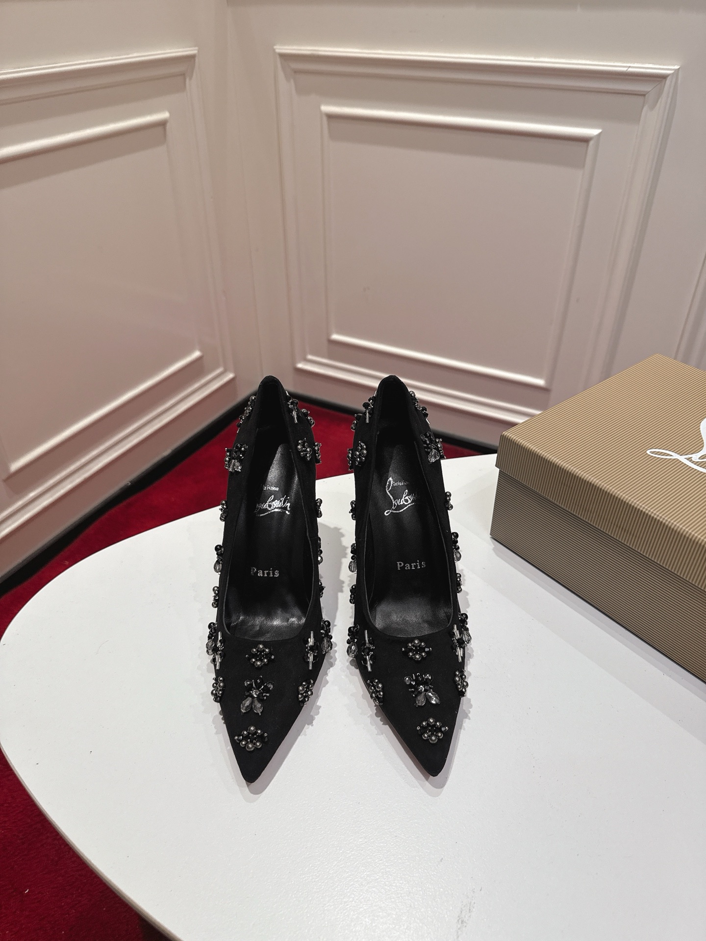 🆑 Caja original versión superior @ Christian Louboutin | 2026sS Todo el par de zapatos de gamuza está cosido…