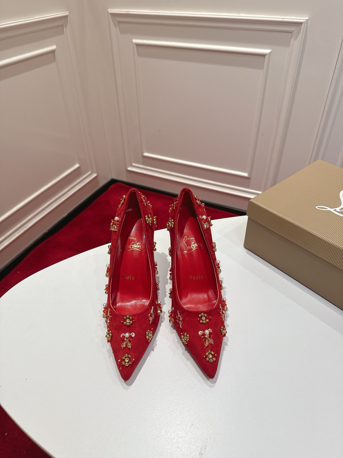 🆑 Caja original versión superior @ Christian Louboutin | 2026sS Todo el par de zapatos de gamuza está cosido a mano co…