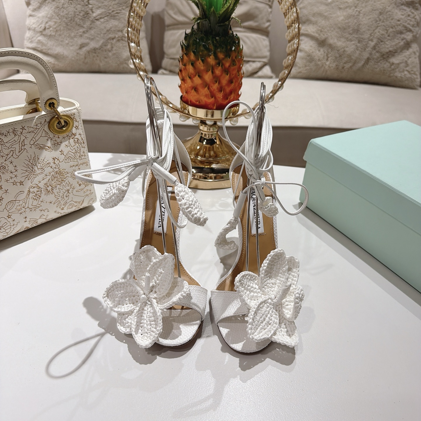 Piña 🍍Versión superior exclusiva @ Aquazzura (Aquazzura) se especializa en sandalias románticas de estilo femenino, co…