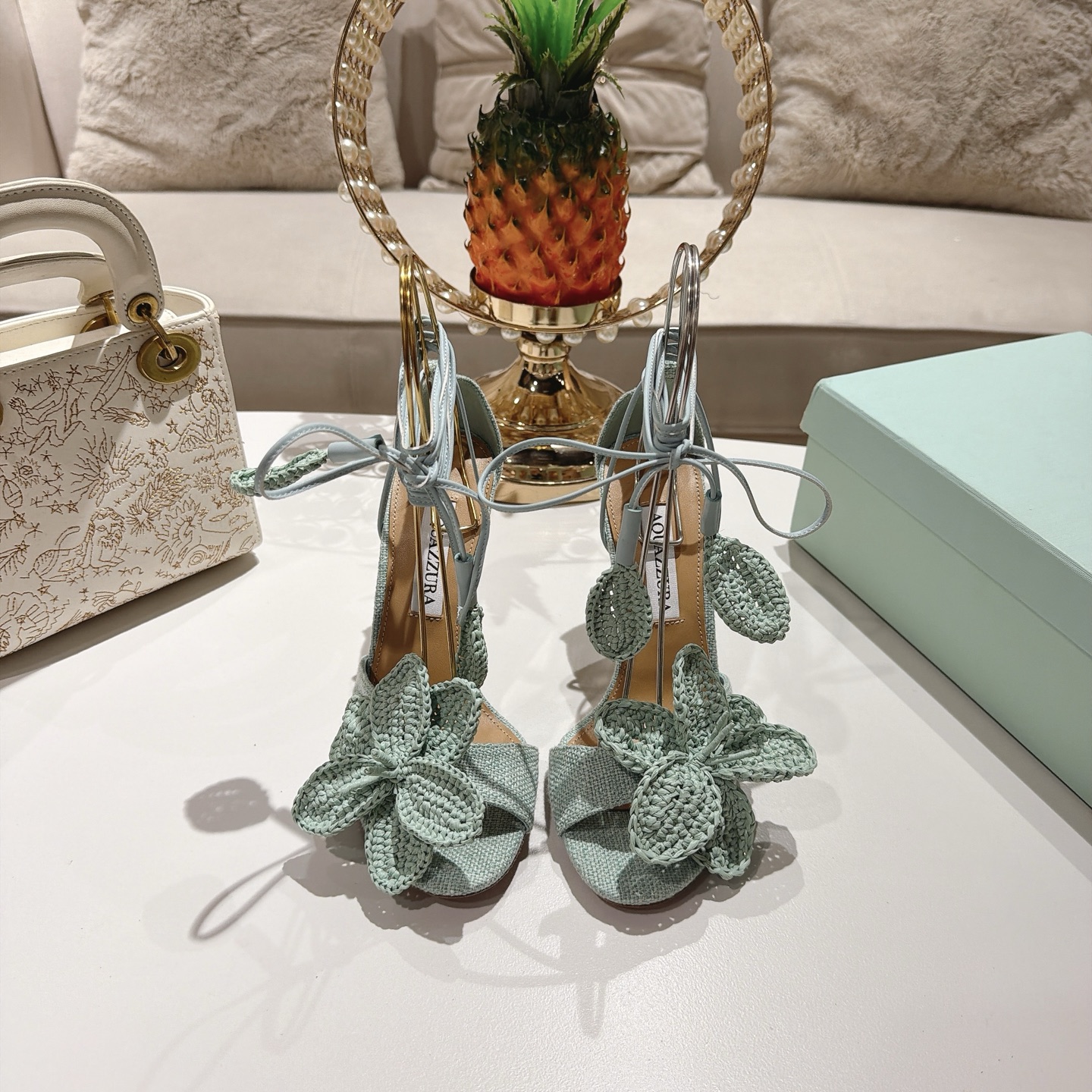 Piña 🍍Versión superior exclusiva @ Aquazzura (Aquazzura) se especializa en sandalias románticas de estilo femenino, co…