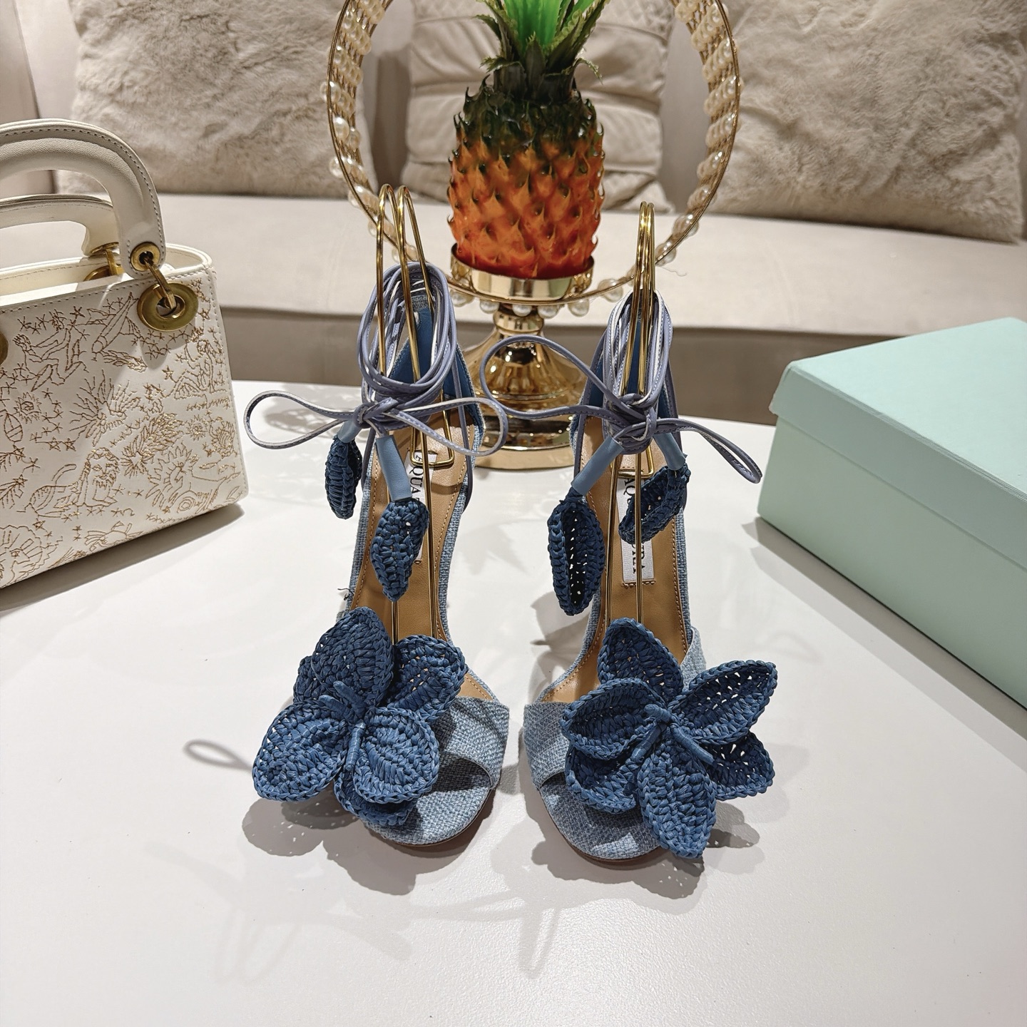 Piña 🍍Versión superior exclusiva @ Aquazzura (Aquazzura) se especializa en sandalias románticas de estilo fe…