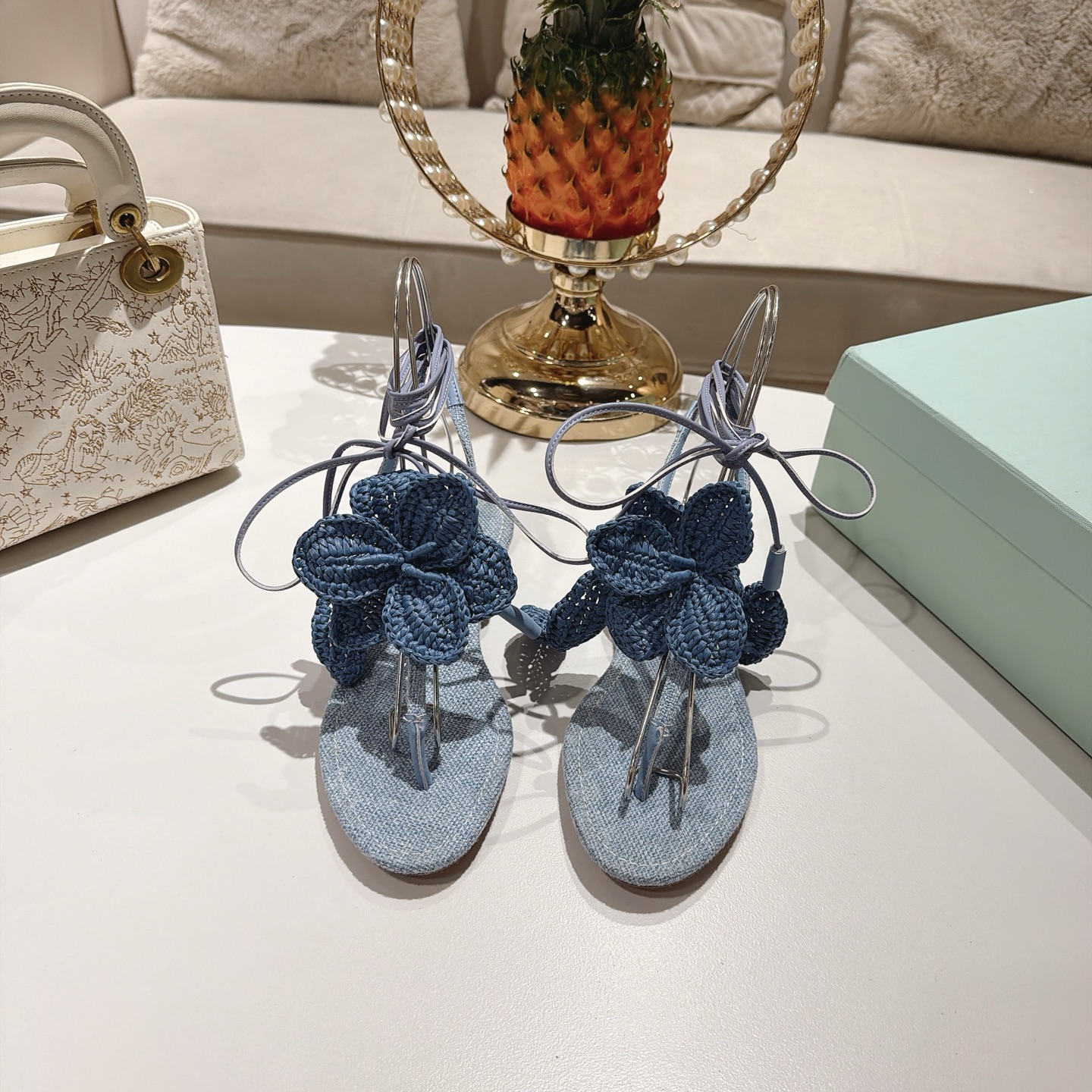 Piña 🍍Versión superior exclusiva @ Aquazzura (Aquazzura) se especializa en sandalias románticas de estilo femenino, co…