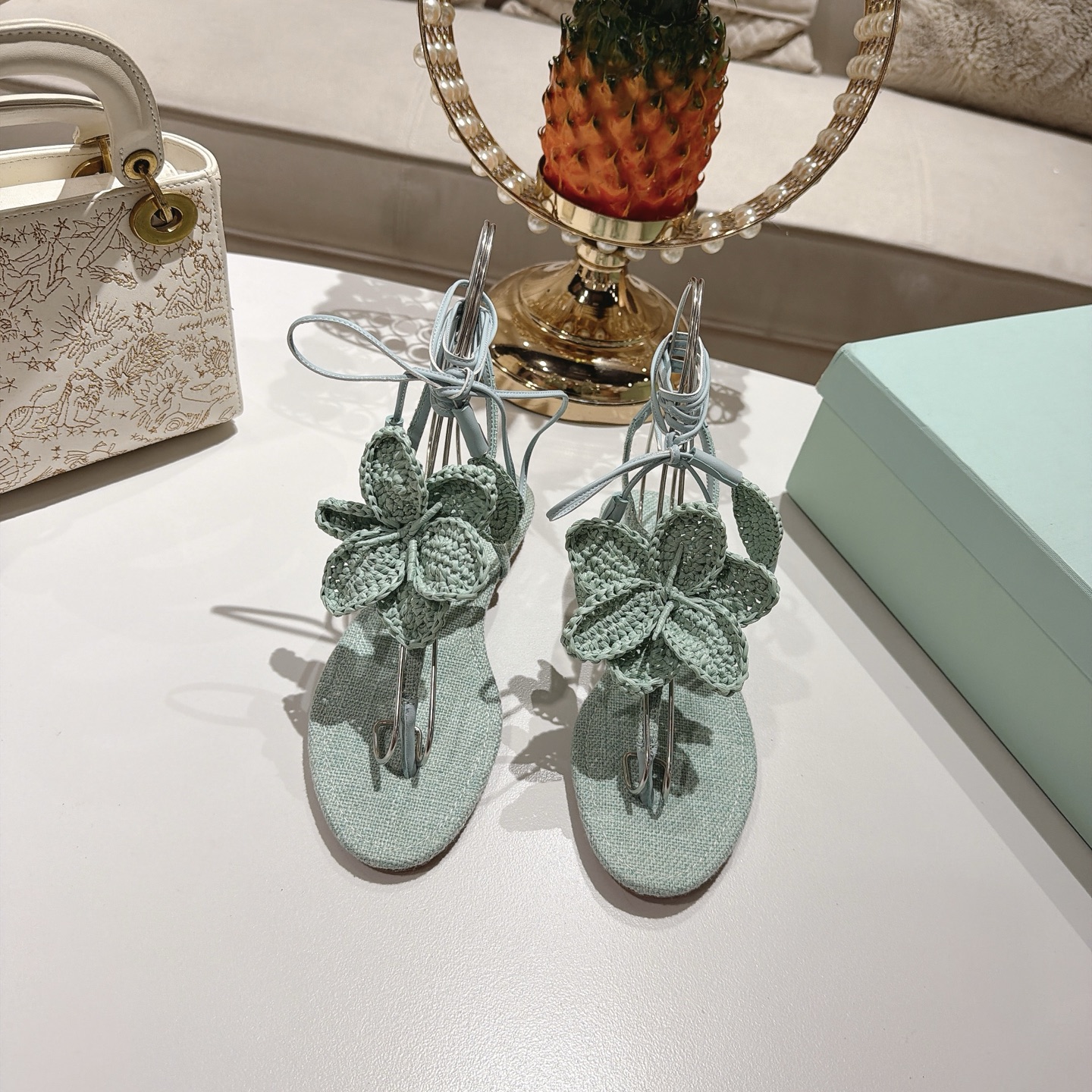 Piña 🍍Versión superior exclusiva @ Aquazzura (Aquazzura) se especializa en sandalias románticas de estilo femenino, co…