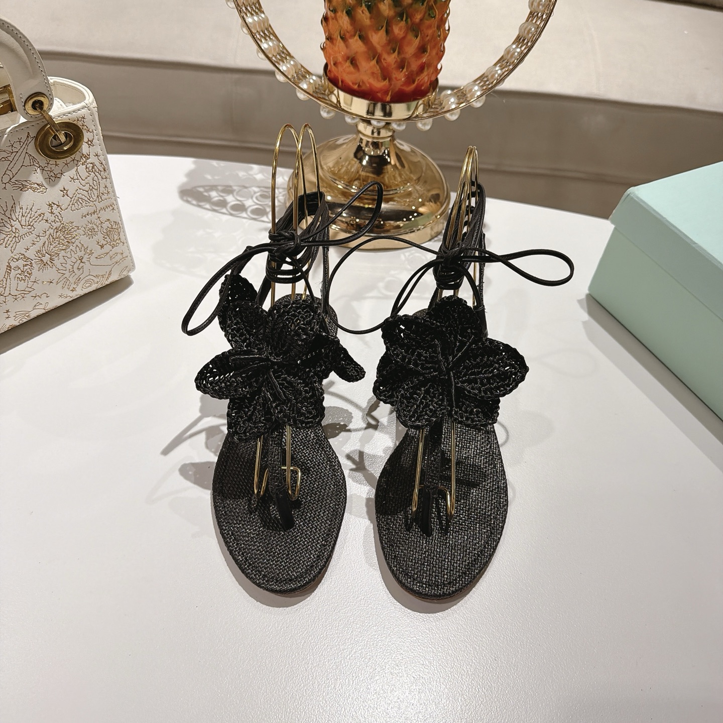 Piña 🍍Versión superior exclusiva @ Aquazzura (Aquazzura) se especializa en sandalias románticas de estilo femenino, co…