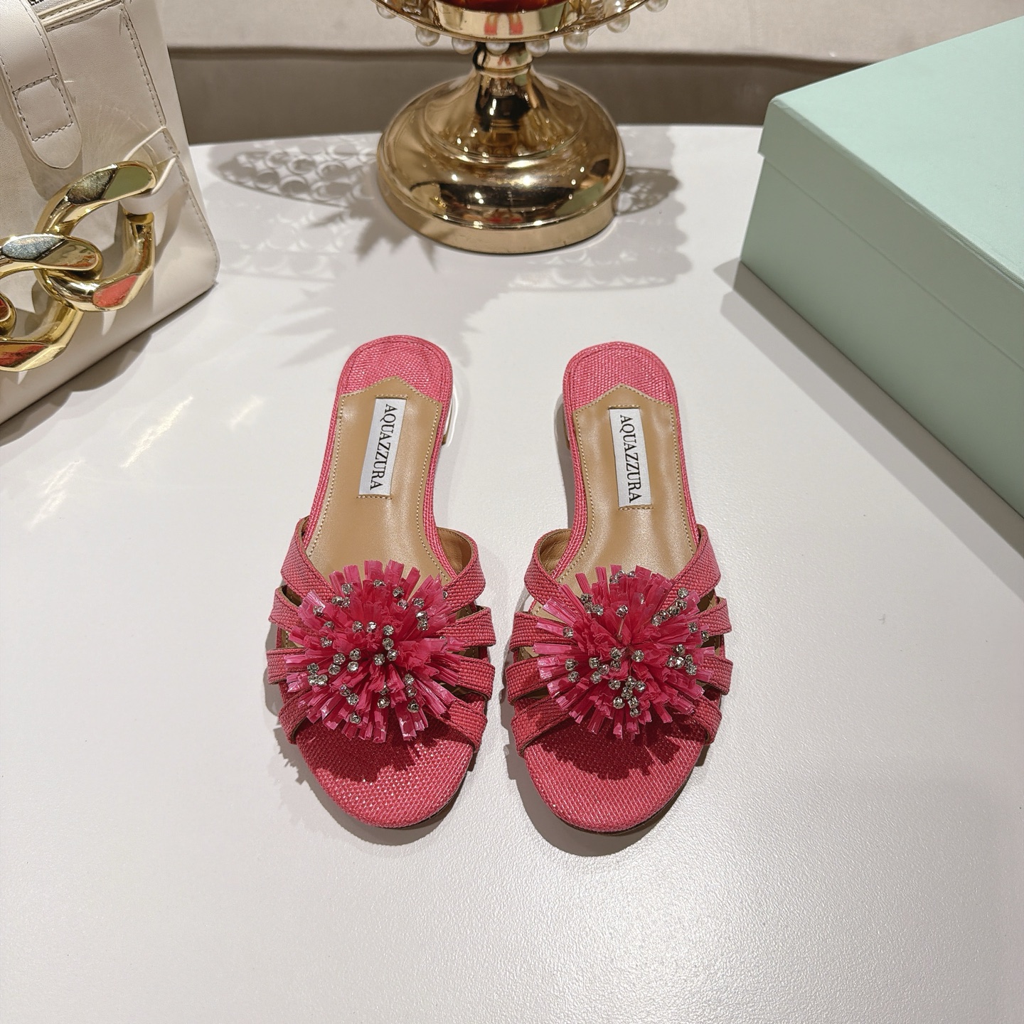 Piña🍍Versión spot exclusiva @ Aquazzura (Aquazzura) AQUAZZURA Sandalias planas de rafia decoradas con fuegos artificia…