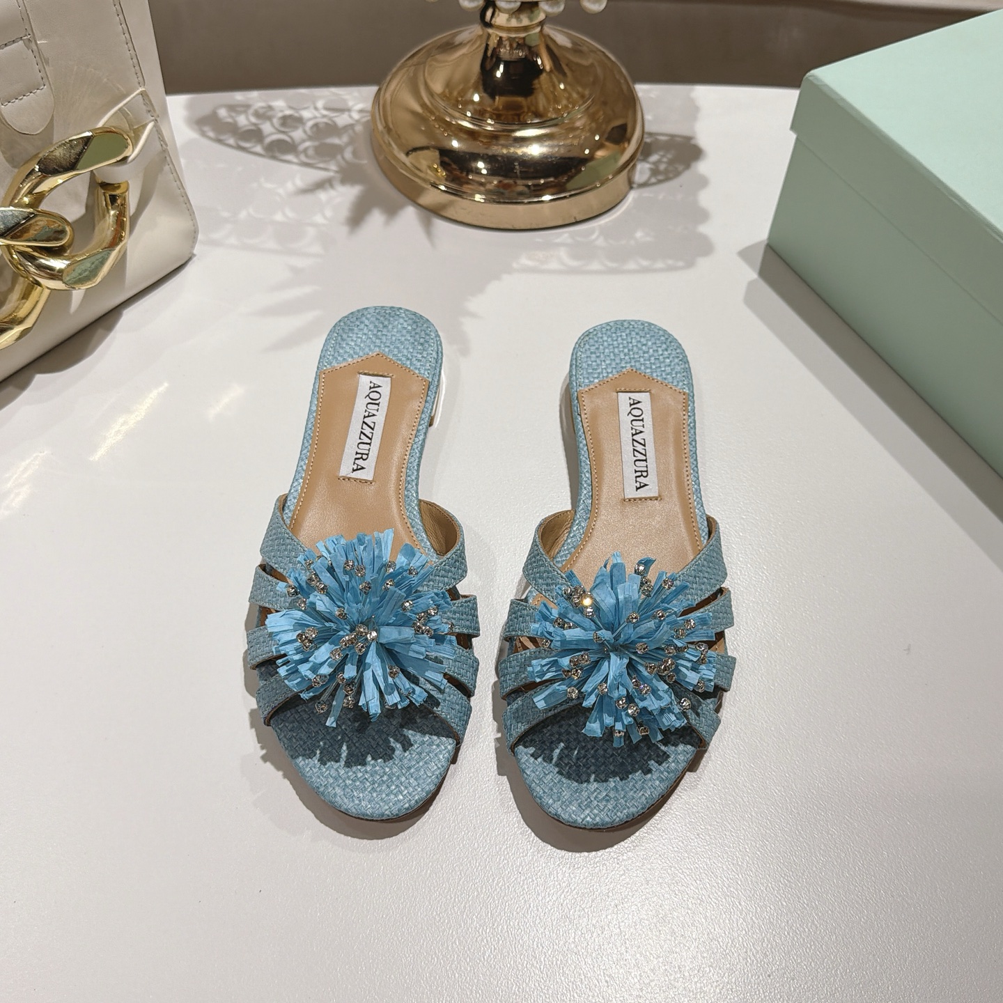 Piña🍍Versión spot exclusiva @ Aquazzura (Aquazzura) AQUAZZURA Sandalias planas de rafia decoradas con fuegos artificia…