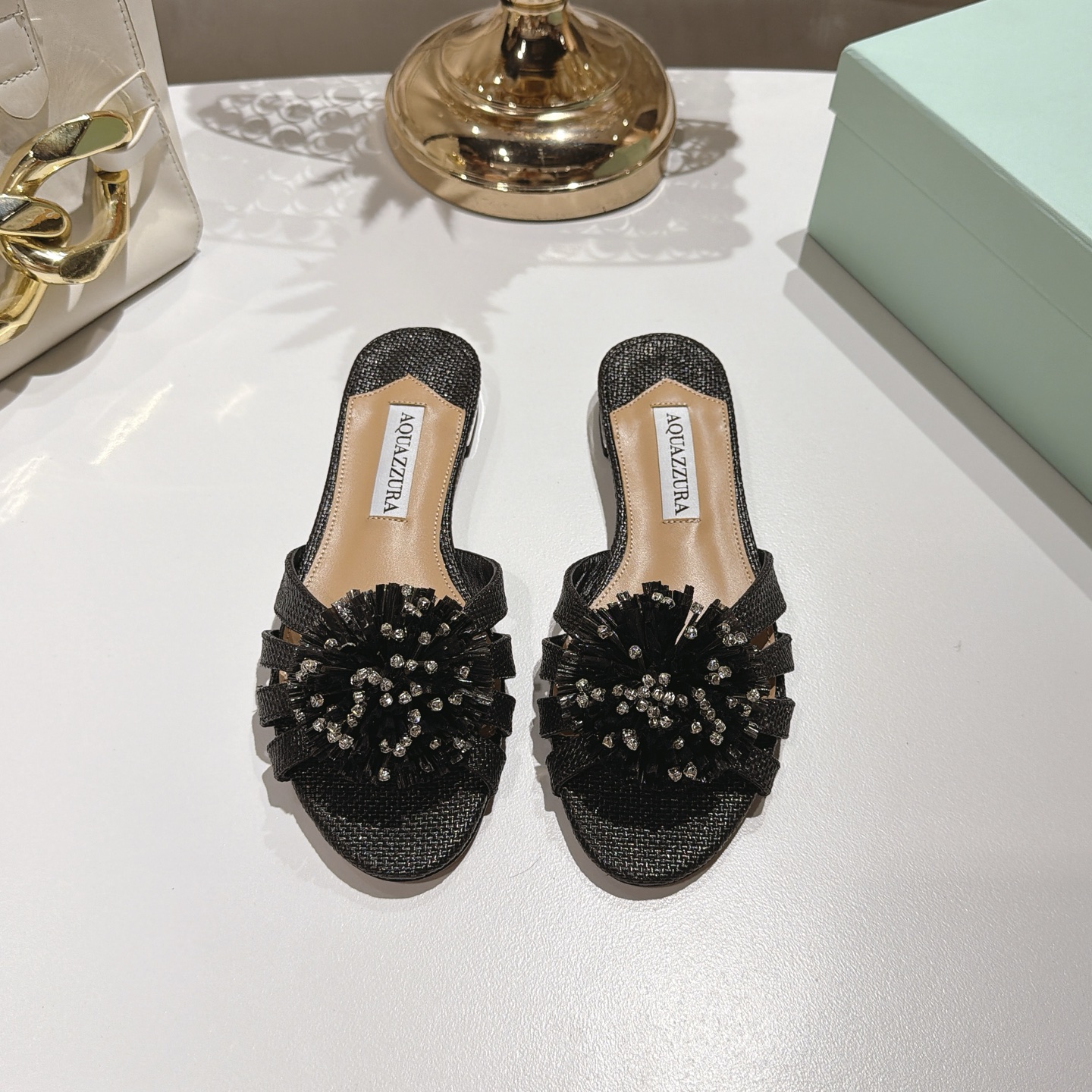 Piña🍍Versión spot exclusiva @ Aquazzura (Aquazzura) AQUAZZURA Sandalias planas de rafia decoradas con fuegos artificia…