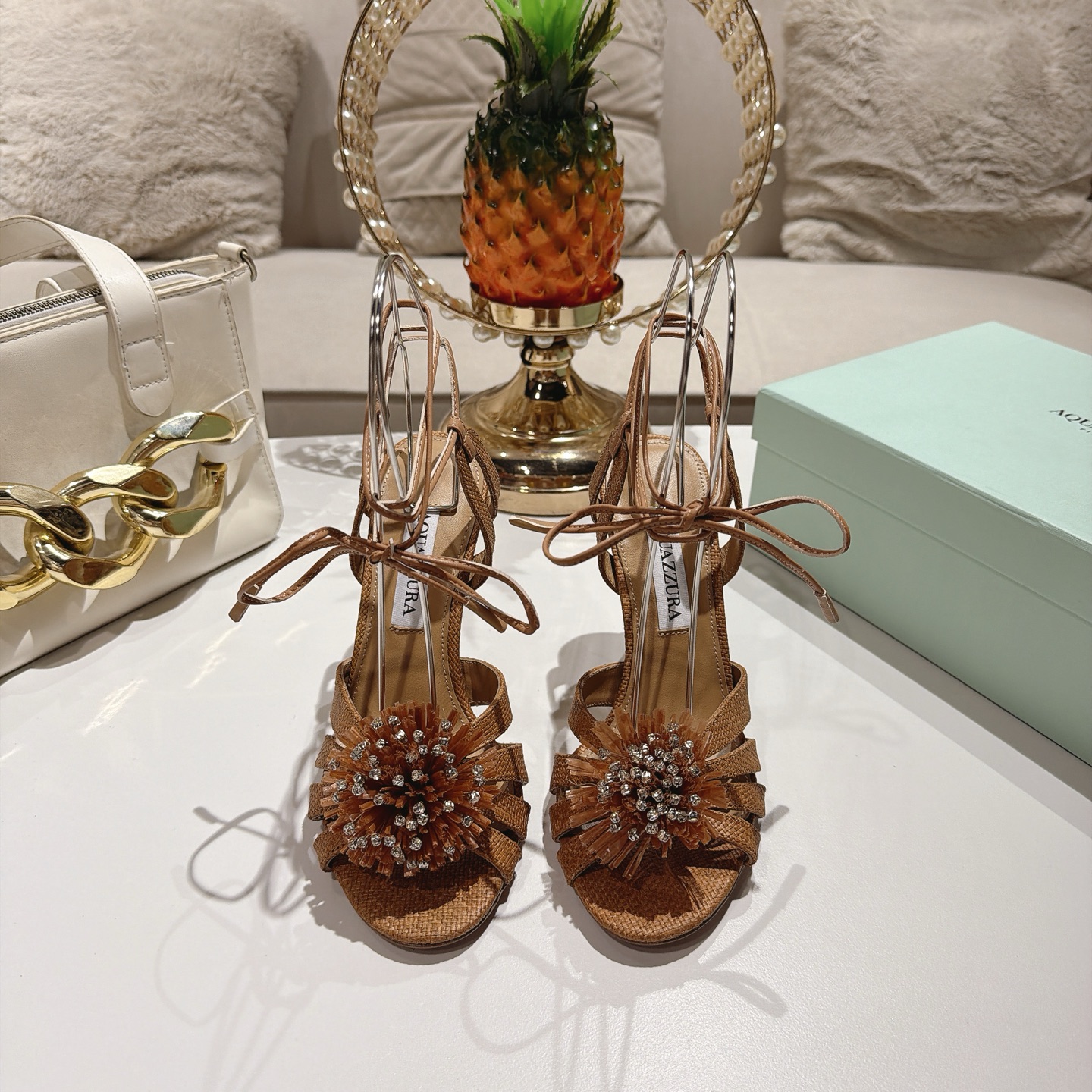 Piña 🍍Versión spot exclusiva @ Aquazzura (Aquazzura) AQUAZZURA Sandalias de tacón de rafia decoradas con fuegos artifi…
