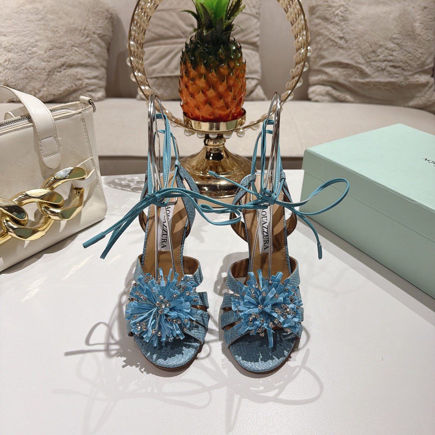 NO:924531,Pineapple's exclusive spot version of Aquazzura (AQUAZZURA) Fireworks Decorated Raffia High Heel Sandals. The upper is woven with raffia, with its own natural grass texture, breathable and light. The toe head is a three-dimensional fireworks-shaped handmade flower cluster fringed grass silk + layered pearl rhinestone beading combination. It has a strong sense of layering and has a smart luster when walking. It is the visual focus of the entire pair of shoes. The inner grained pearlescent sheepskin lining  Outsole original imported AR1 top genuine leather outsole Size 34-43 '34.40.41.42.43 customized and non-returnable' Color: five colors Heel height about 10cm Packaging top original box, bag, card, high heels sandals, sandals, high heels, espadrilles, sheepskin, Leather soles19860909菠萝独家现货版 Aquazzura（阿奎祖拉） AQUAZZURA 烟花花饰拉菲草高跟凉鞋 鞋面采用拉菲草编织,自带天然草纹肌理,透气轻便,鞋头立体烟花状手工花簇流苏草丝+分层珍珠水钻钉珠组合,层次感极强,走路自带灵动光泽,是整双鞋的视觉焦点. 内里粒面珠光羊皮里 大底原版进口AR1顶级真皮大底 Size34-43「34.40.41.42.43订做不退换」 Color: 五个配色 跟高约10cm 包装顶级原版盒、布袋、卡片、,高跟鞋凉鞋,sandals,high heels,espadrilles,sheepskin,Leather soles,Women's Shoes