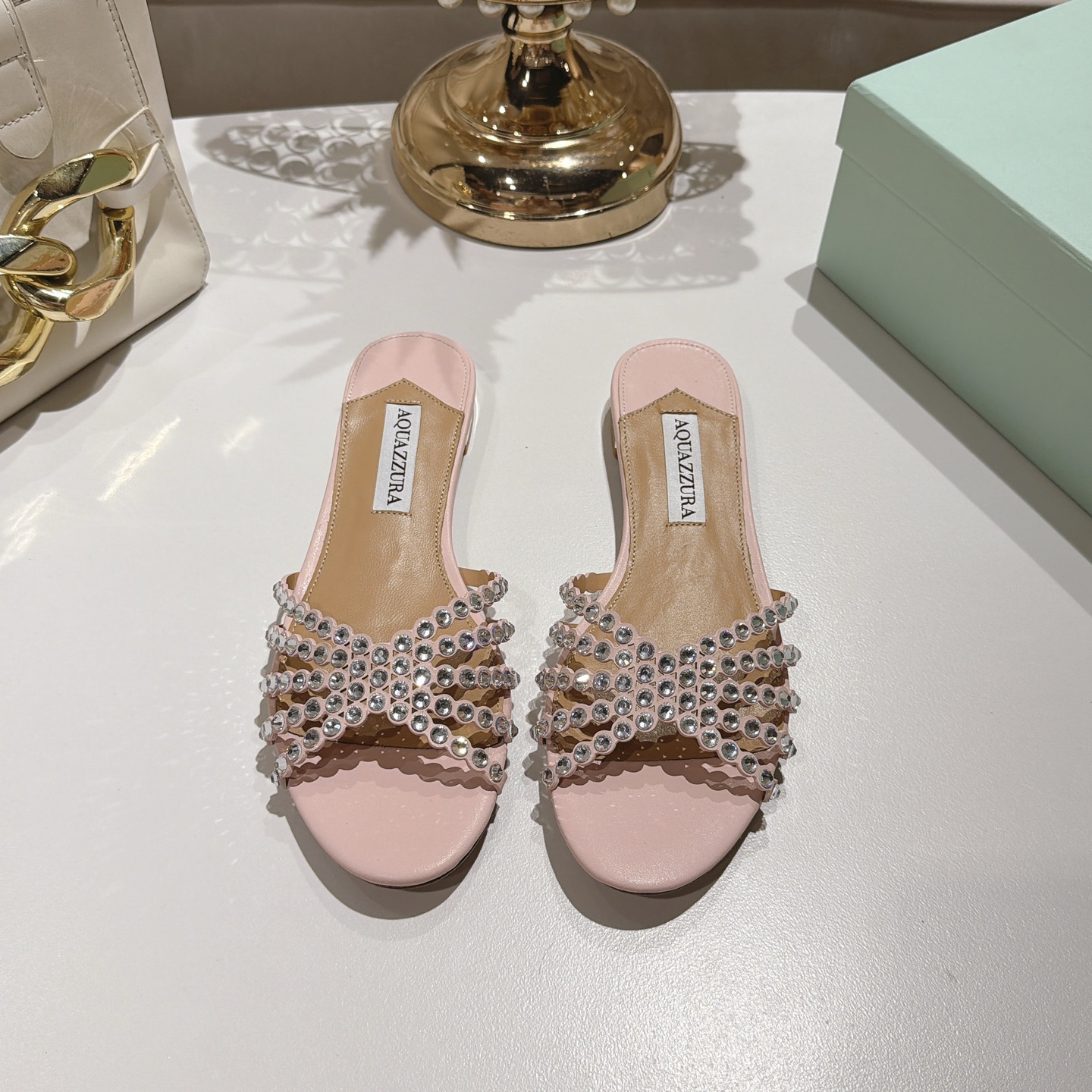 Piña 🍍 Versión spot exclusiva @ Aquazzura (Aquazzura) Las clásicas mules de la serie Tequila, con PVC transparente + c…