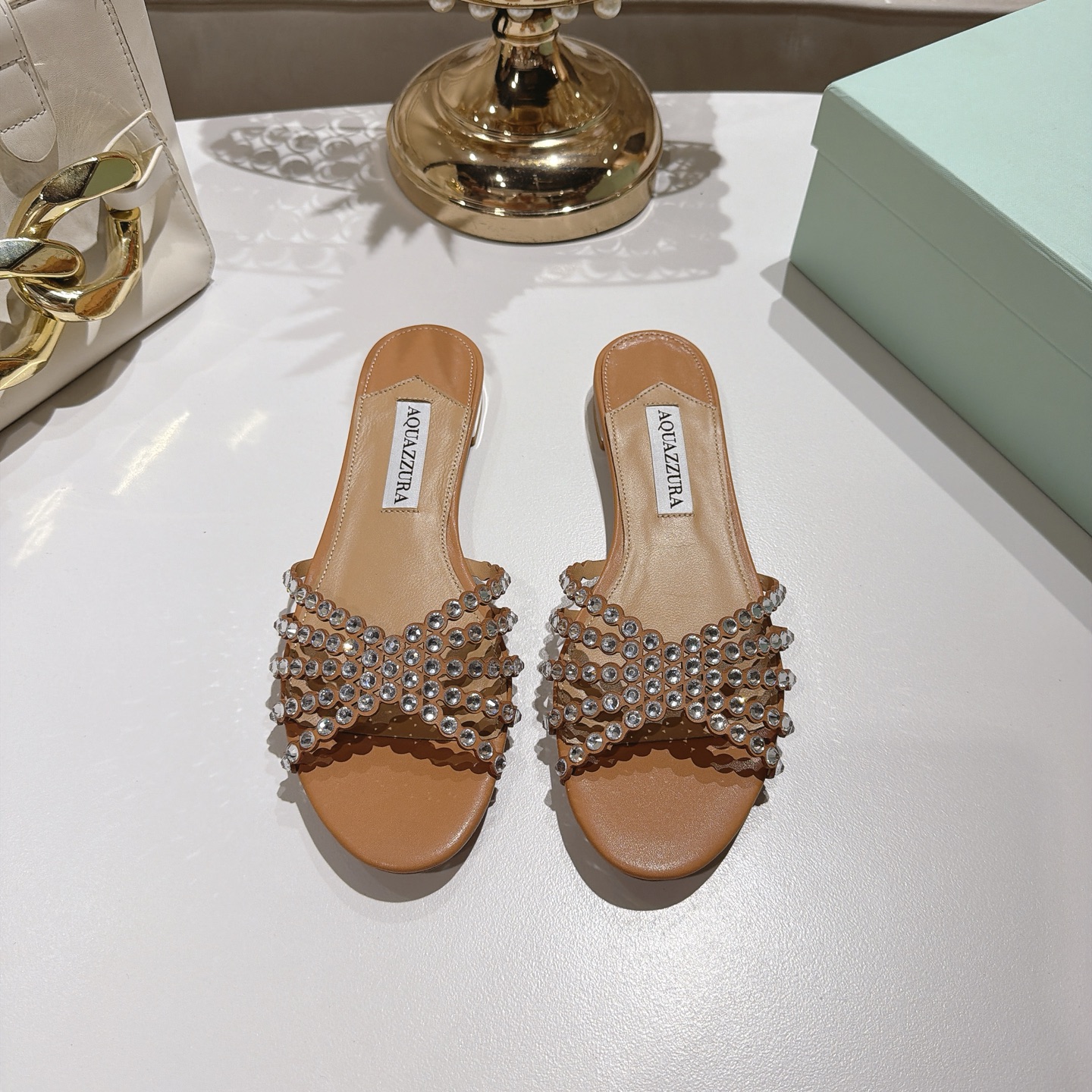 Piña 🍍 Versión spot exclusiva @ Aquazzura (Aquazzura) Las clásicas mules de la serie Tequila, con PVC transparente + c…