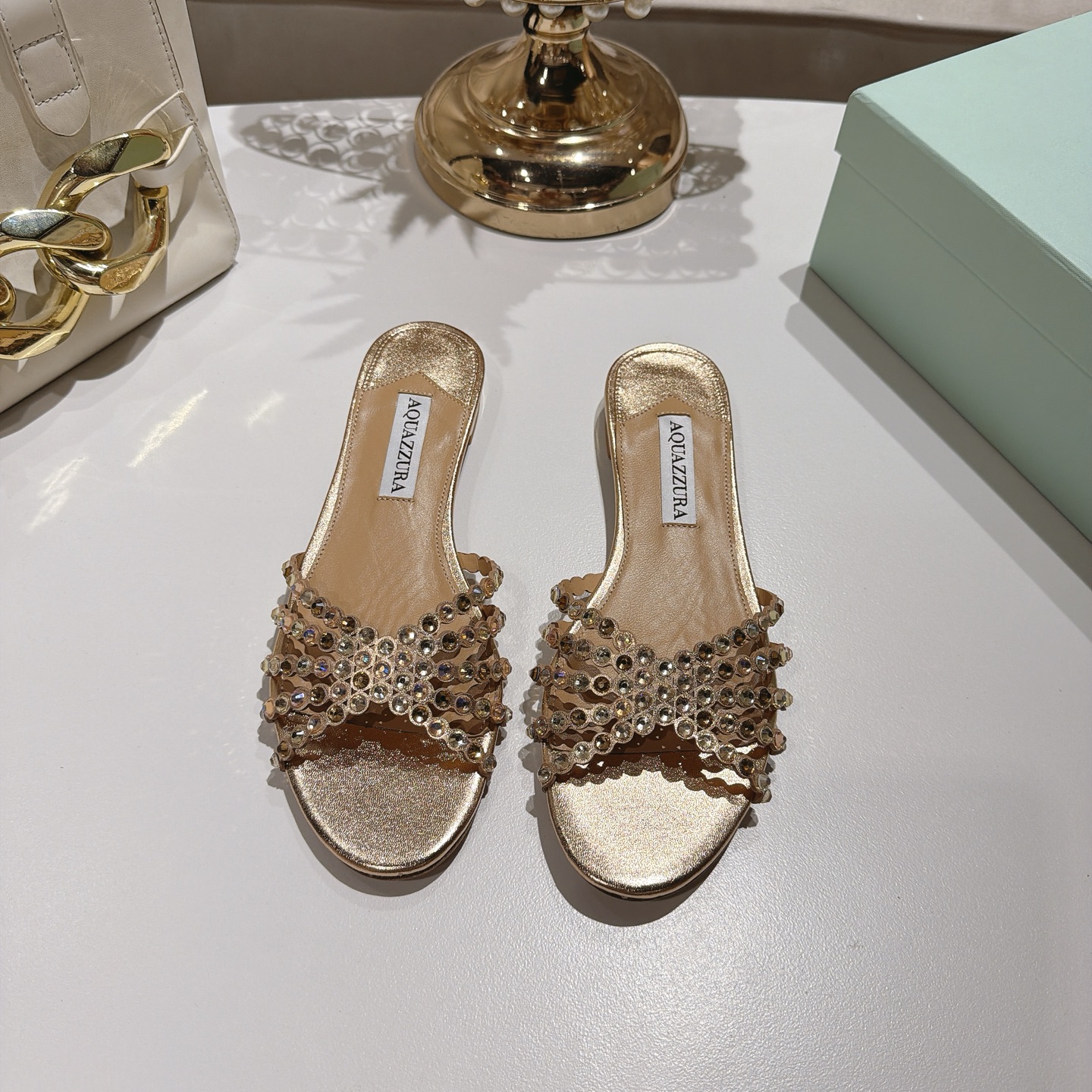 Piña 🍍 Versión spot exclusiva @ Aquazzura (Aquazzura) Las clásicas mules de la serie Tequila, con PVC transparente + c…
