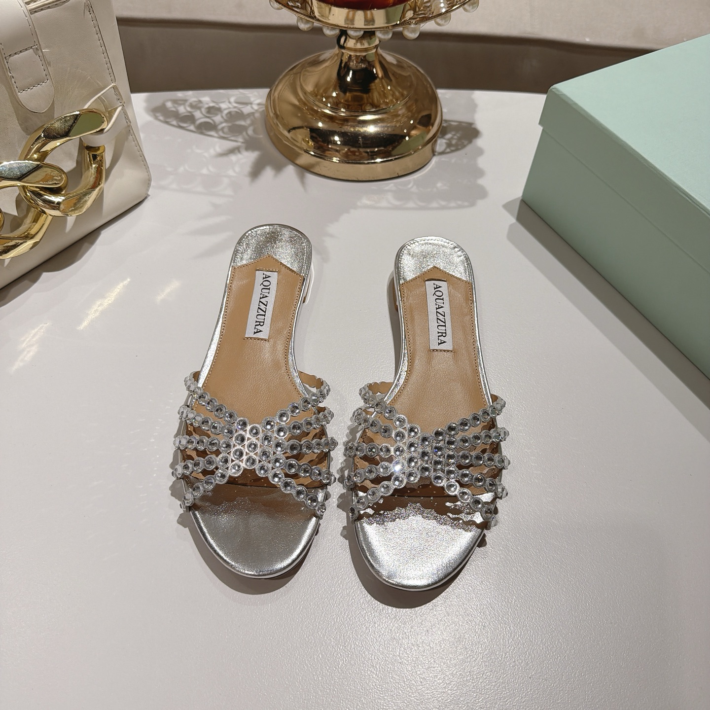Piña 🍍 Versión spot exclusiva @ Aquazzura (Aquazzura) Las clásicas mules de la serie Tequila, con PVC transp…