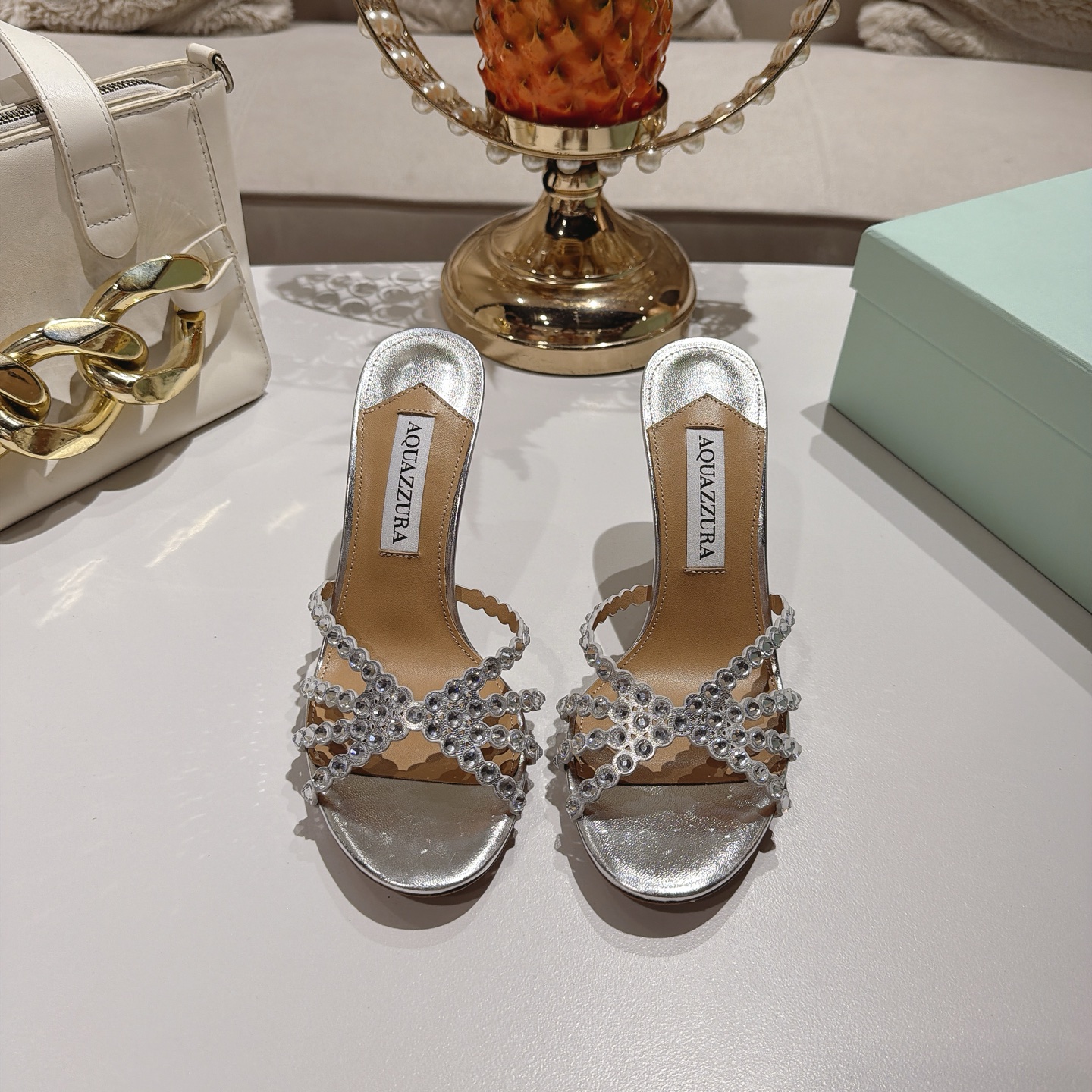 Piña 🍍 Versión spot exclusiva @ Aquazzura (Aquazzura) Las clásicas mules de la serie Tequila, con PVC transparente + c…