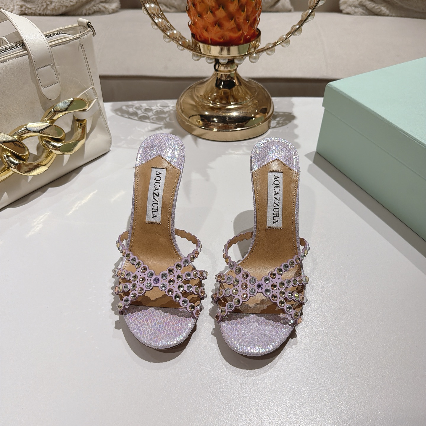 Piña 🍍 Versión spot exclusiva @ Aquazzura (Aquazzura) Las clásicas mules de la serie Tequila, con PVC transparente + c…