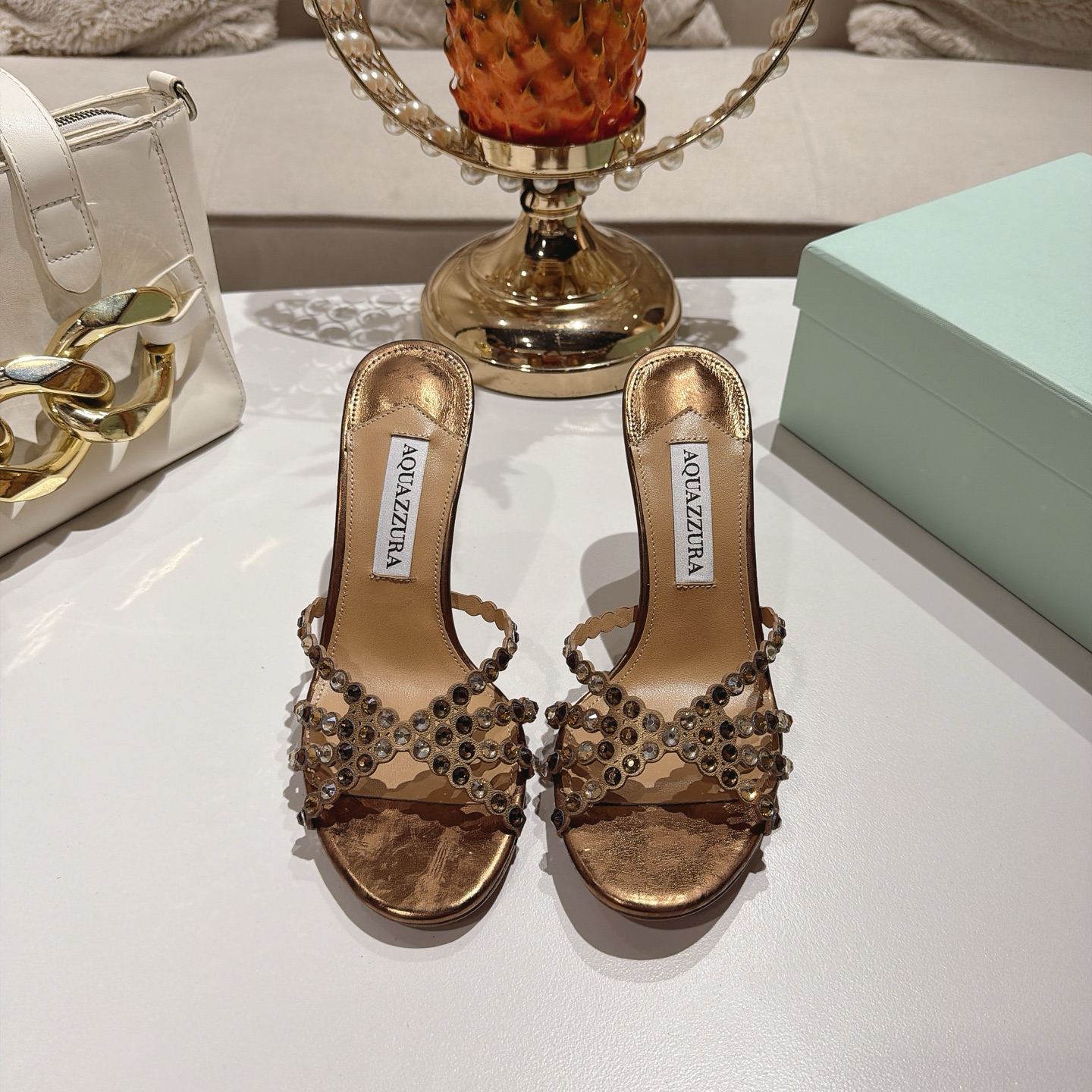 Piña 🍍 Versión spot exclusiva @ Aquazzura (Aquazzura) Las clásicas mules de la serie Tequila, con PVC transparente + c…