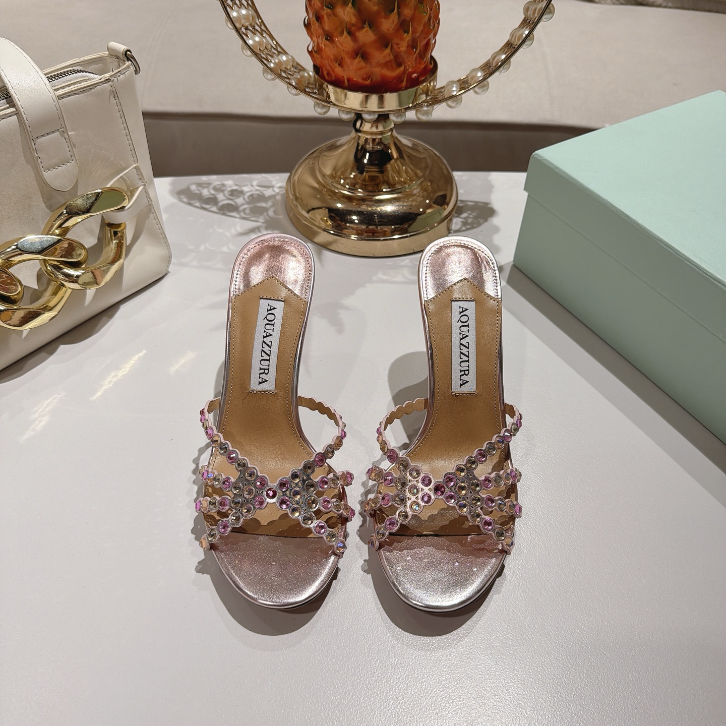 Piña 🍍 Versión spot exclusiva @ Aquazzura (Aquazzura) Las clásicas mules de la serie Tequila, con PVC transparente + c…