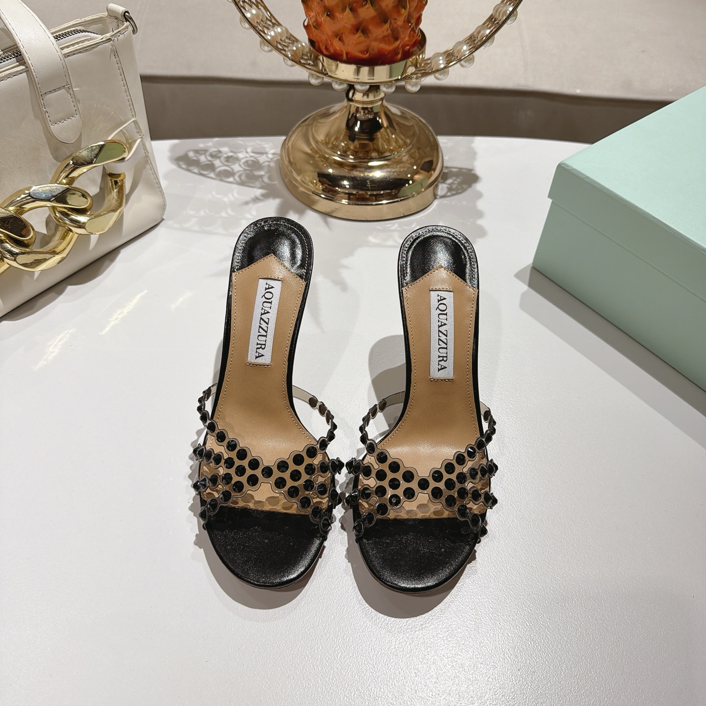 Piña 🍍 Versión spot exclusiva @ Aquazzura (Aquazzura) Las clásicas mules de la serie Tequila, con PVC transparente + c…