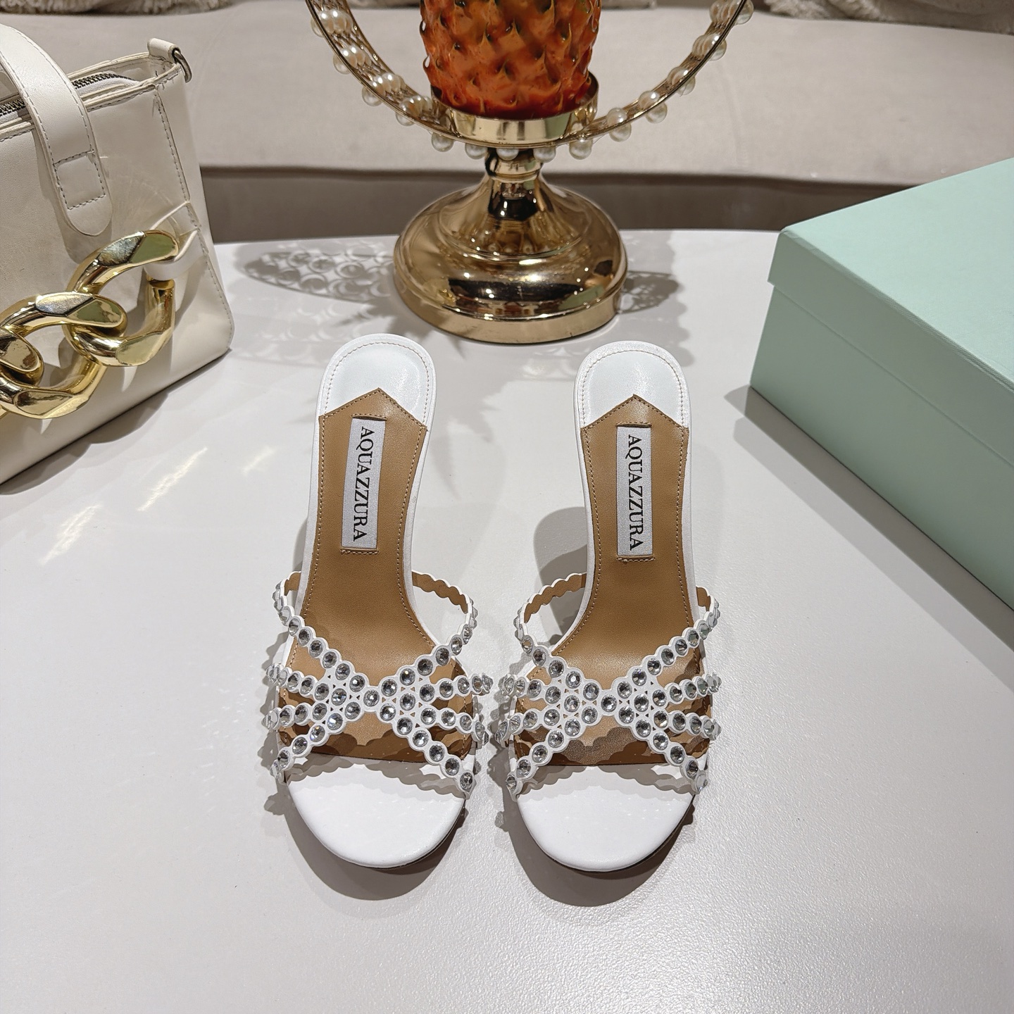 Piña 🍍 Versión spot exclusiva @ Aquazzura (Aquazzura) Las clásicas mules de la serie Tequila, con PVC transparente + c…