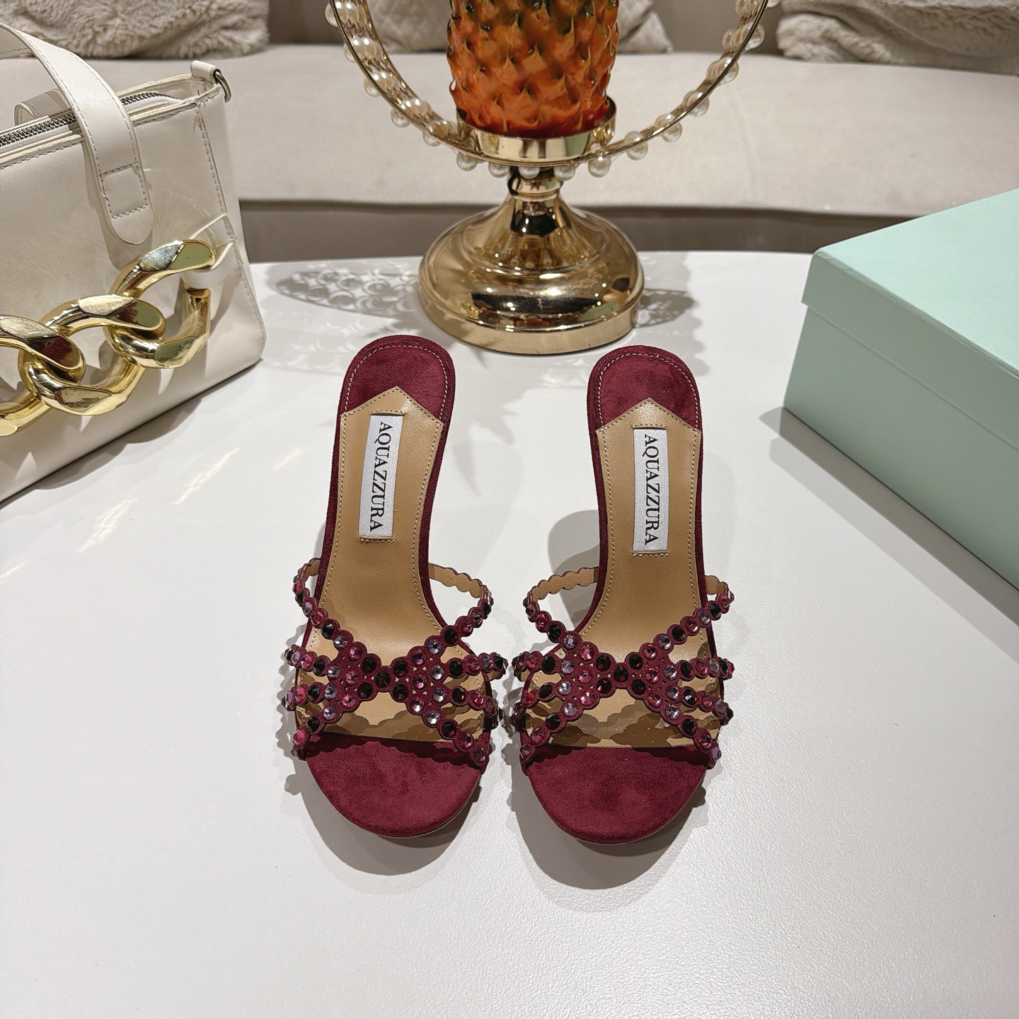 Piña 🍍 Versión spot exclusiva @ Aquazzura (Aquazzura) Las clásicas mules de la serie Tequila, con PVC transp…