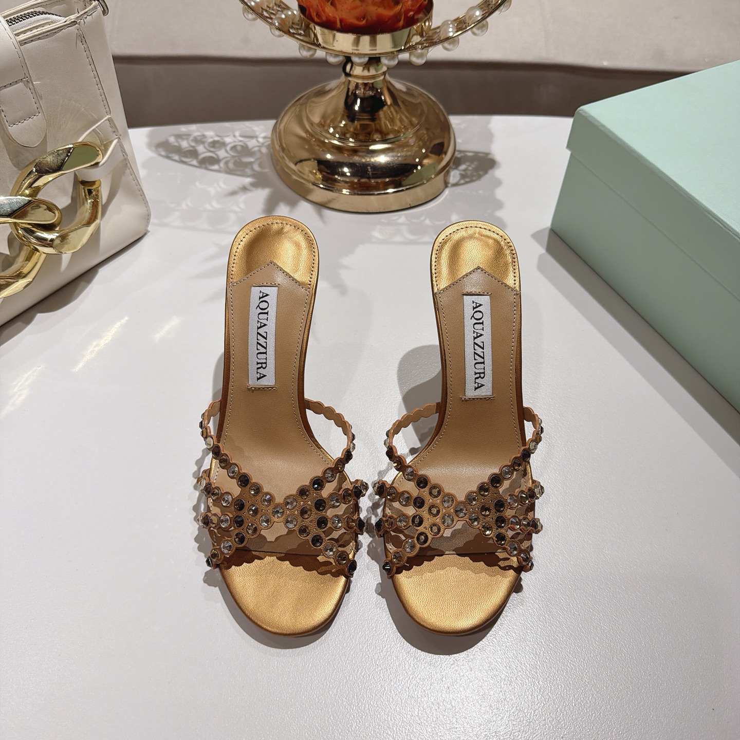 Piña 🍍 Versión spot exclusiva @ Aquazzura (Aquazzura) Las clásicas mules de la serie Tequila, con PVC transp…