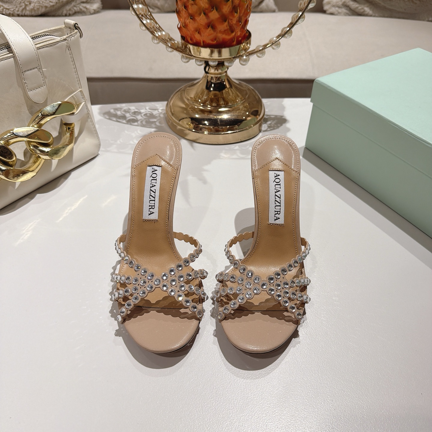 Piña 🍍 Versión spot exclusiva @ Aquazzura (Aquazzura) Las clásicas mules de la serie Tequila, con PVC transp…