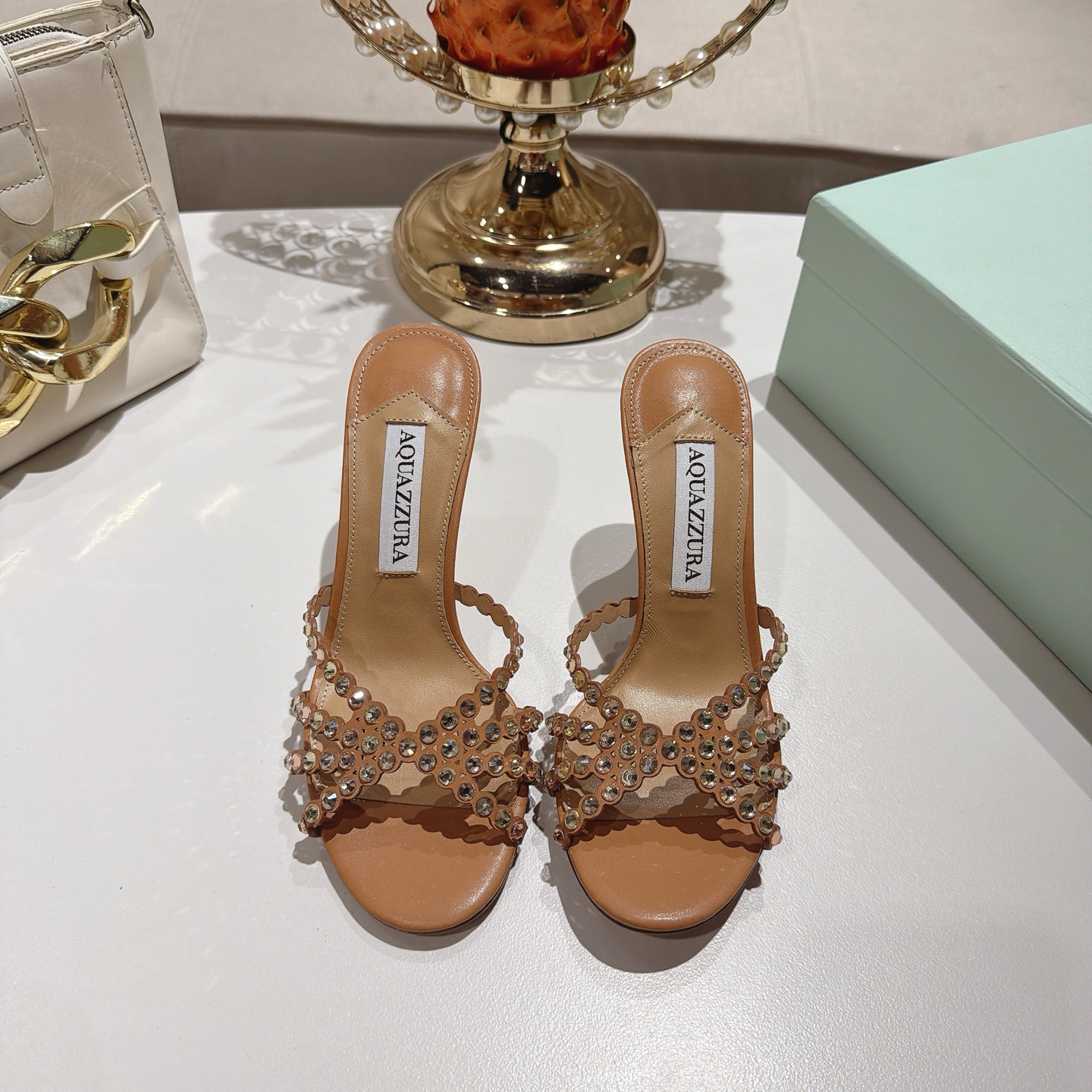 Piña 🍍 Versión spot exclusiva @ Aquazzura (Aquazzura) Las clásicas mules de la serie Tequila, con PVC transp…