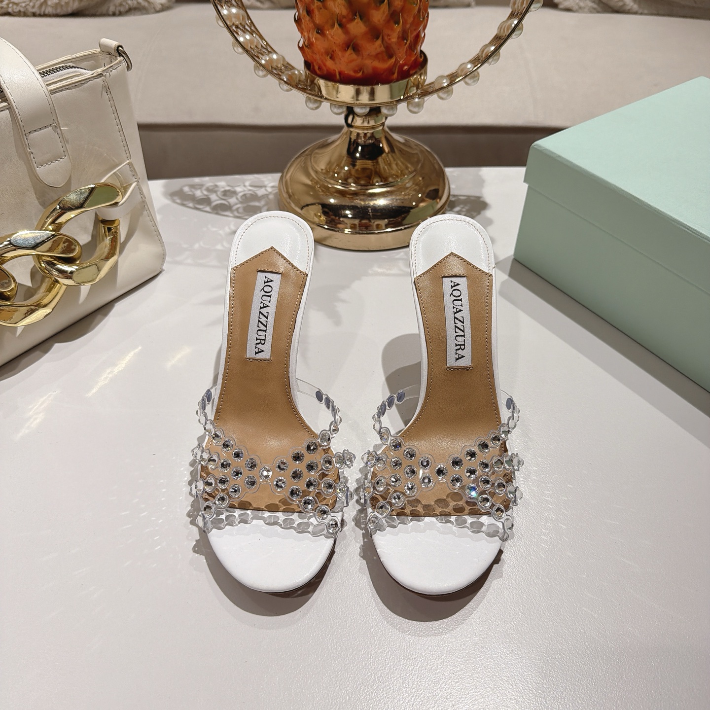 Piña 🍍 Versión spot exclusiva @ Aquazzura (Aquazzura) Las clásicas mules de la serie Tequila, con PVC transp…