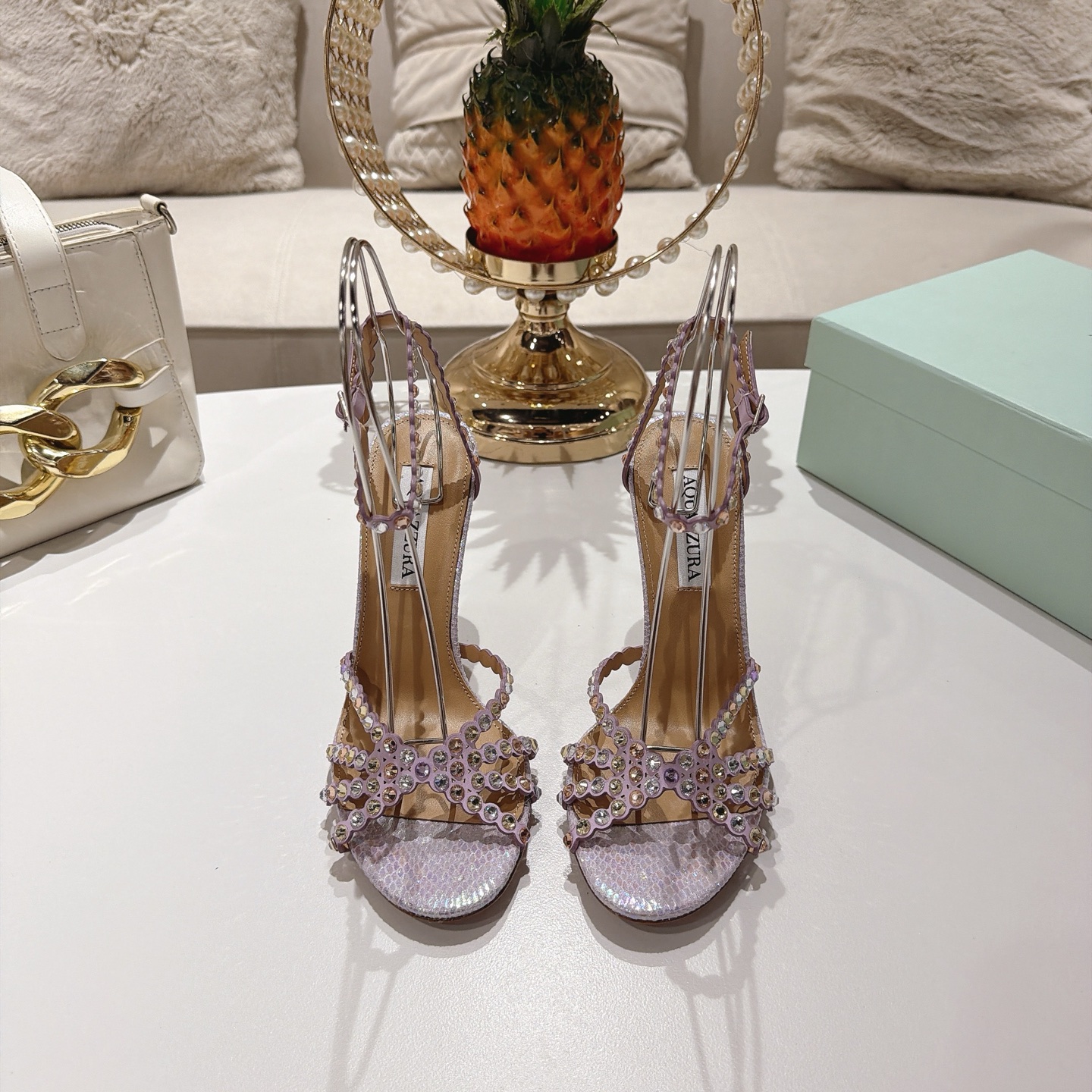 Piña 🍍 Versión spot exclusiva @ Aquazzura (Aquazzura) Las clásicas mules de la serie Tequila, con PVC transp…