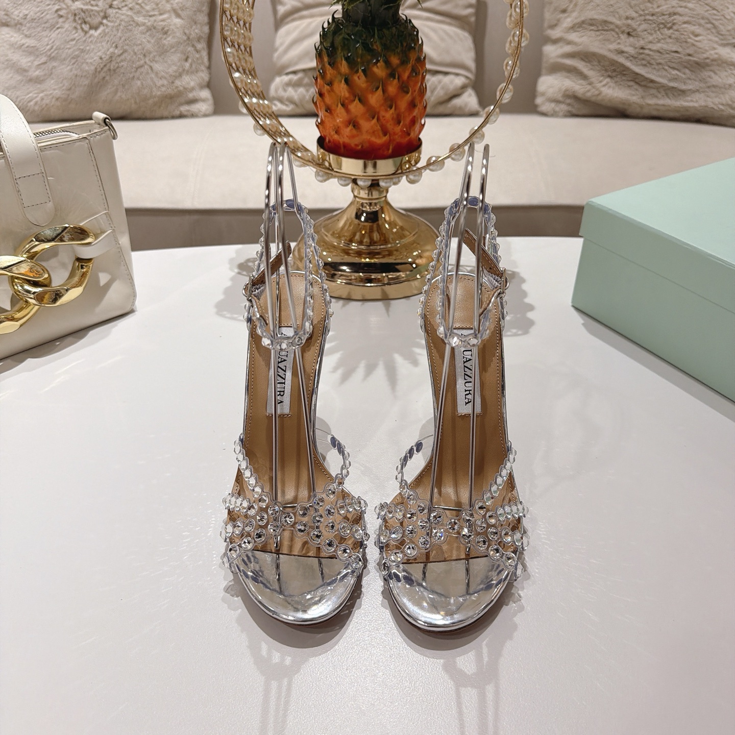 Piña 🍍 Versión spot exclusiva @ Aquazzura (Aquazzura) Las clásicas mules de la serie Tequila, con PVC transp…