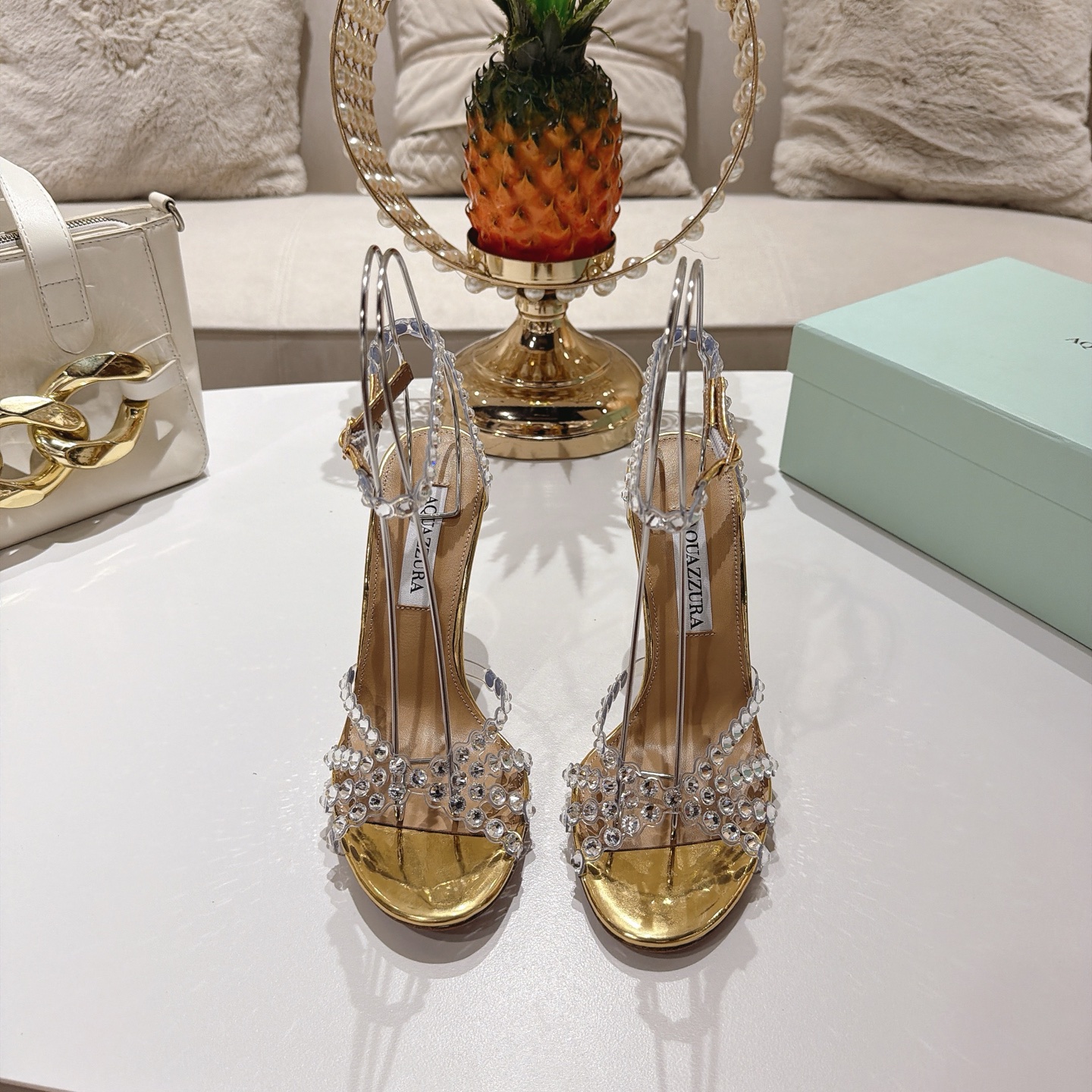 Piña 🍍 Versión spot exclusiva @ Aquazzura (Aquazzura) Las clásicas mules de la serie Tequila, con PVC transp…