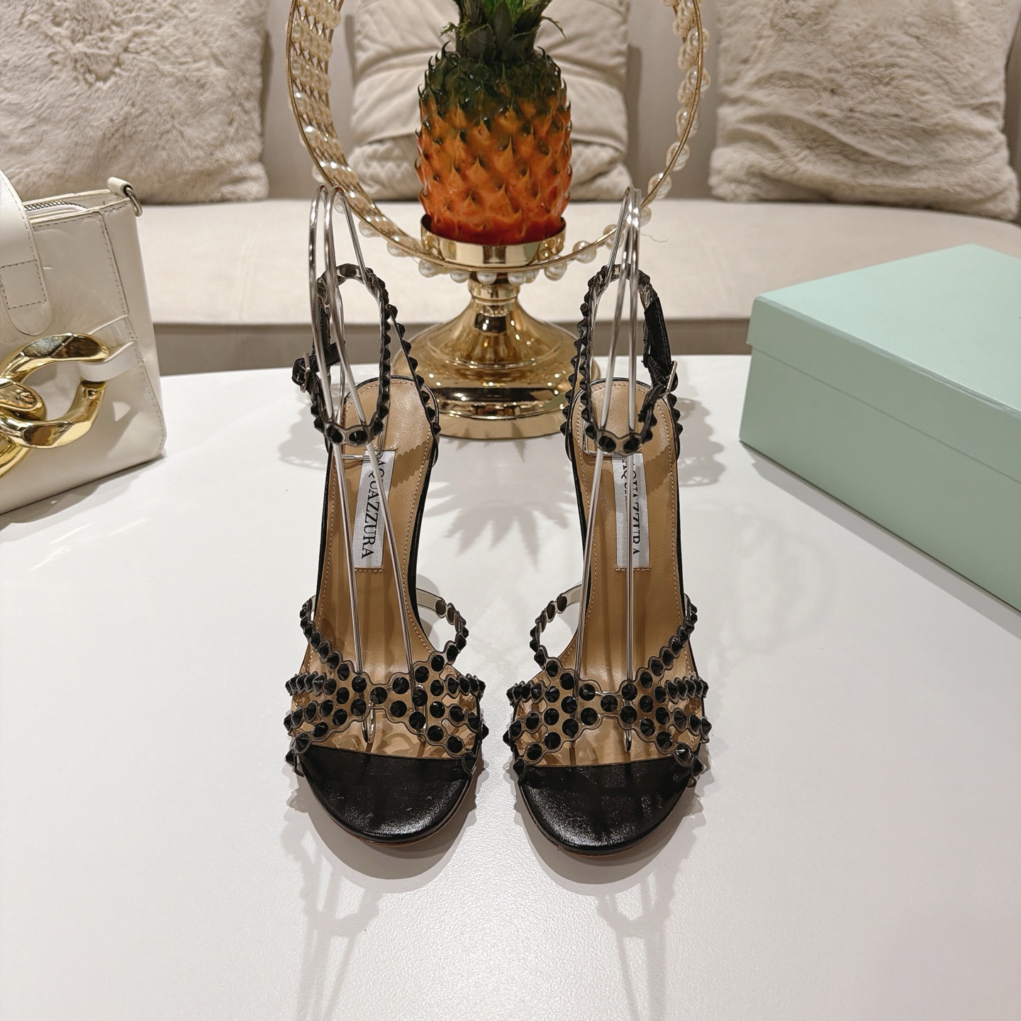 Piña 🍍 Versión spot exclusiva @ Aquazzura (Aquazzura) Las clásicas mules de la serie Tequila, con PVC transp…