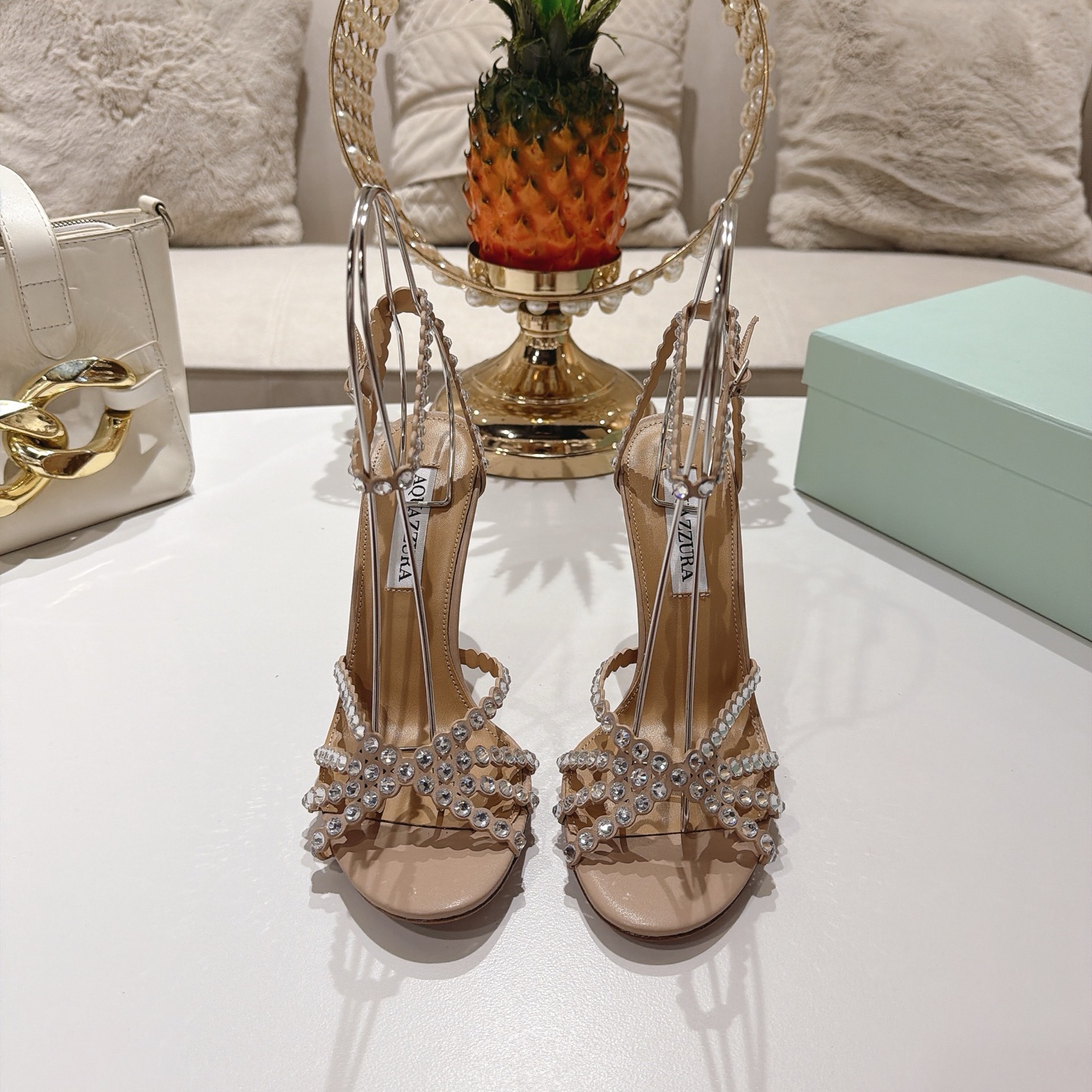 Piña 🍍 Versión spot exclusiva @ Aquazzura (Aquazzura) Las clásicas mules de la serie Tequila, con PVC transp…