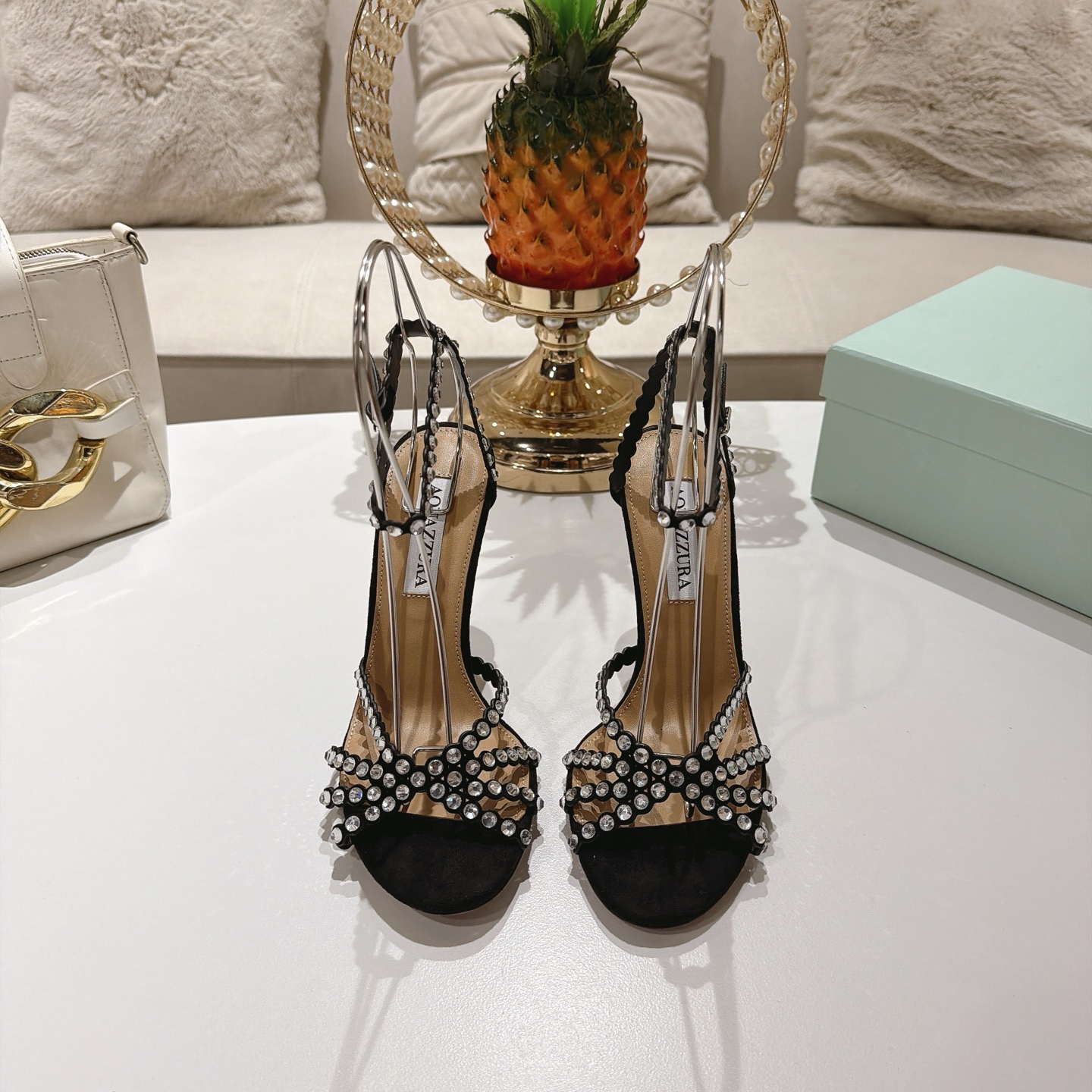 Piña 🍍 Versión spot exclusiva @ Aquazzura (Aquazzura) Las clásicas mules de la serie Tequila, con PVC transp…