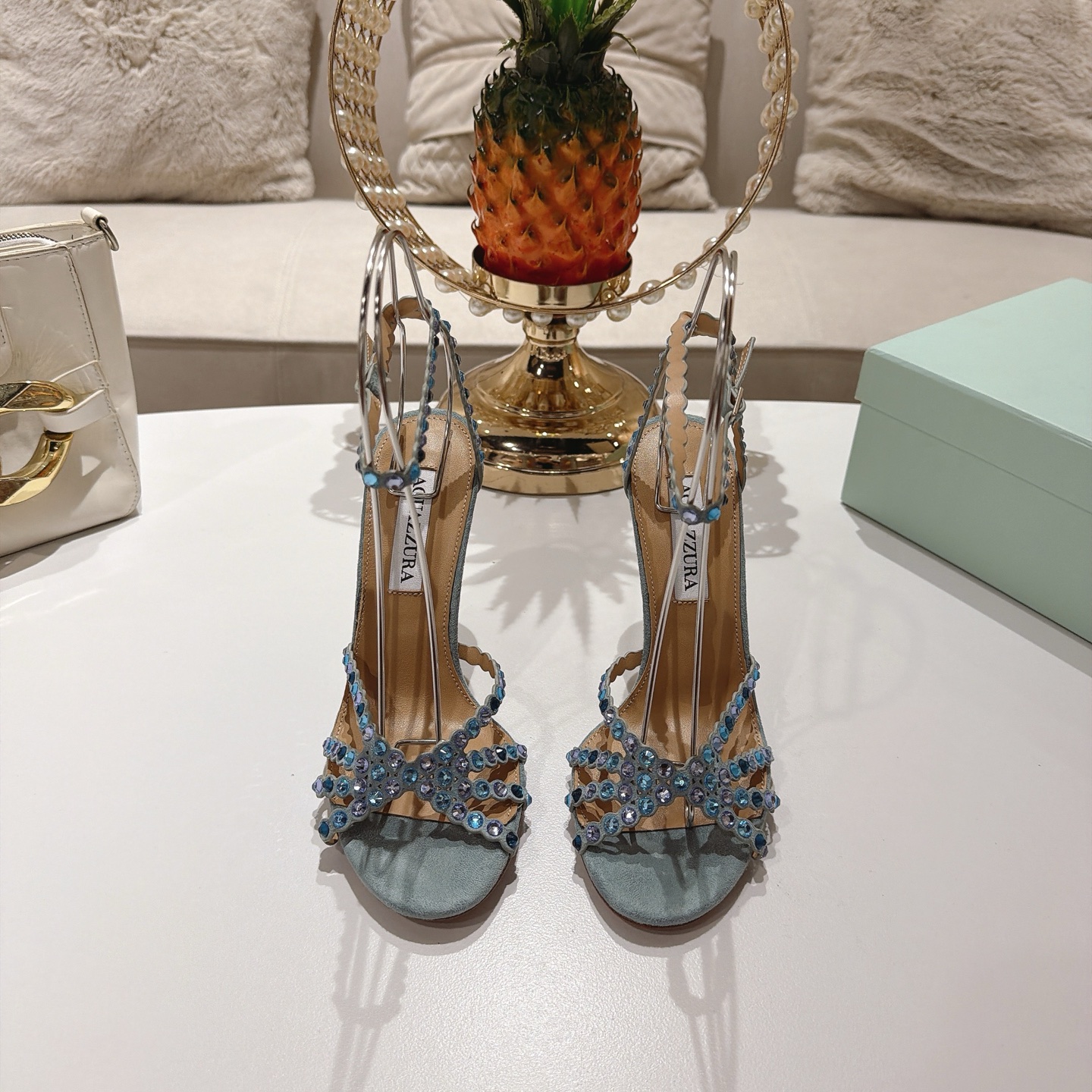 Piña 🍍 Versión spot exclusiva @ Aquazzura (Aquazzura) Las clásicas mules de la serie Tequila, con PVC transp…