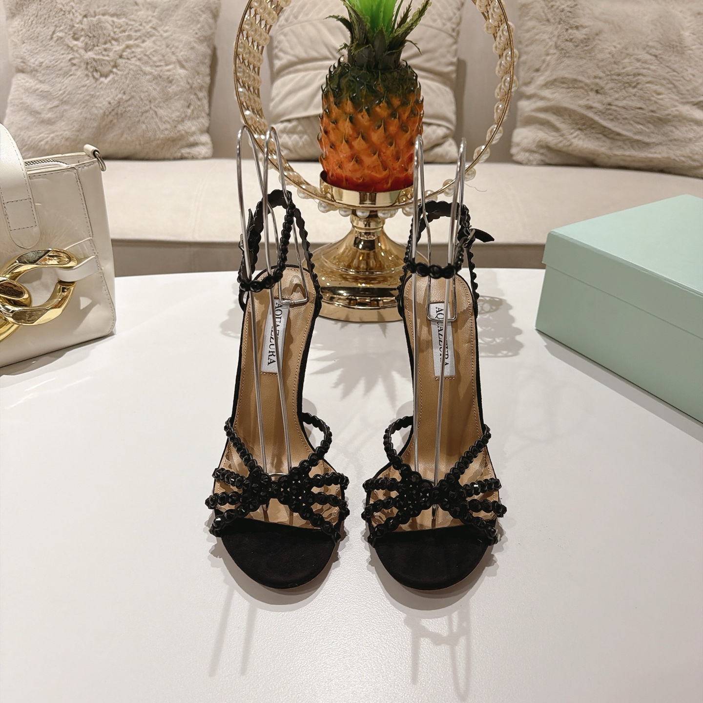 Piña 🍍 Versión spot exclusiva @ Aquazzura (Aquazzura) Las clásicas mules de la serie Tequila, con PVC transp…