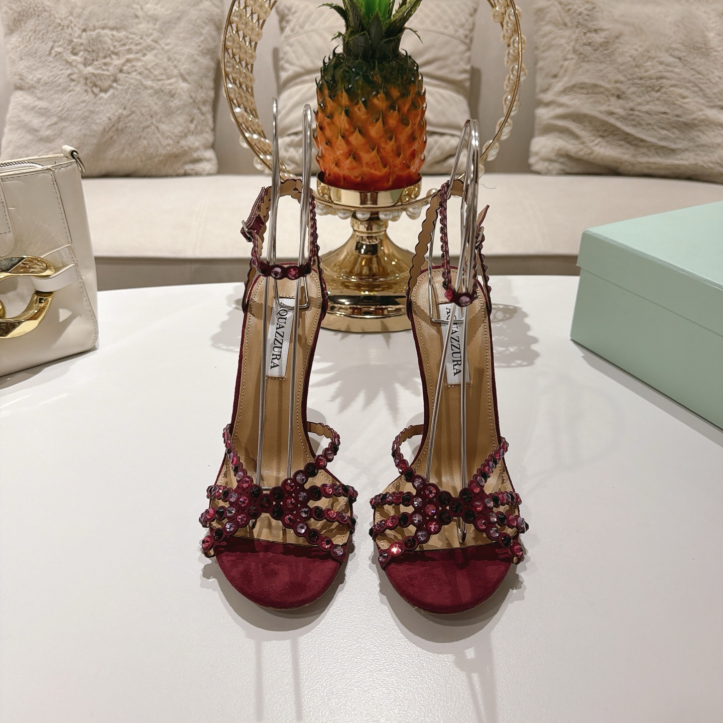 Piña 🍍 Versión spot exclusiva @ Aquazzura (Aquazzura) Las clásicas mules de la serie Tequila, con PVC transp…