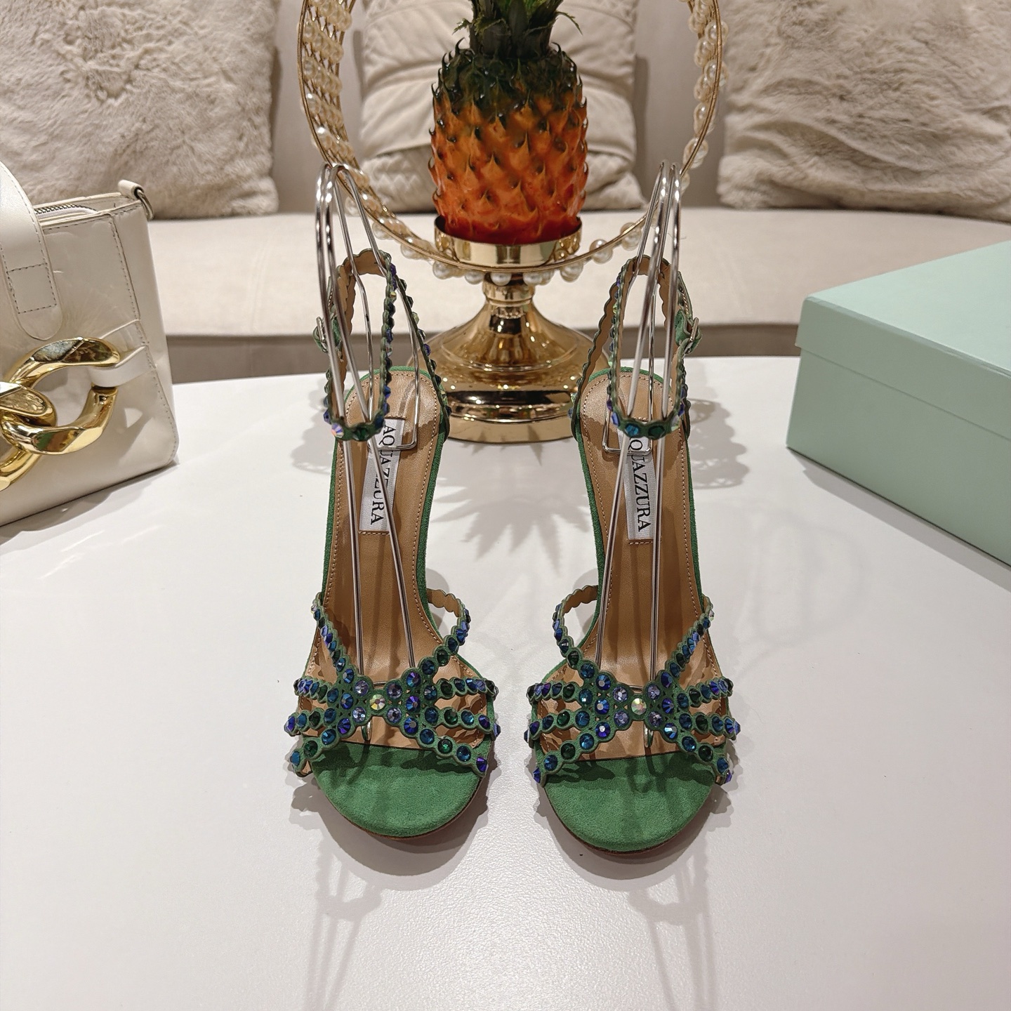 Piña 🍍 Versión spot exclusiva @ Aquazzura (Aquazzura) Las clásicas mules de la serie Tequila, con PVC transp…