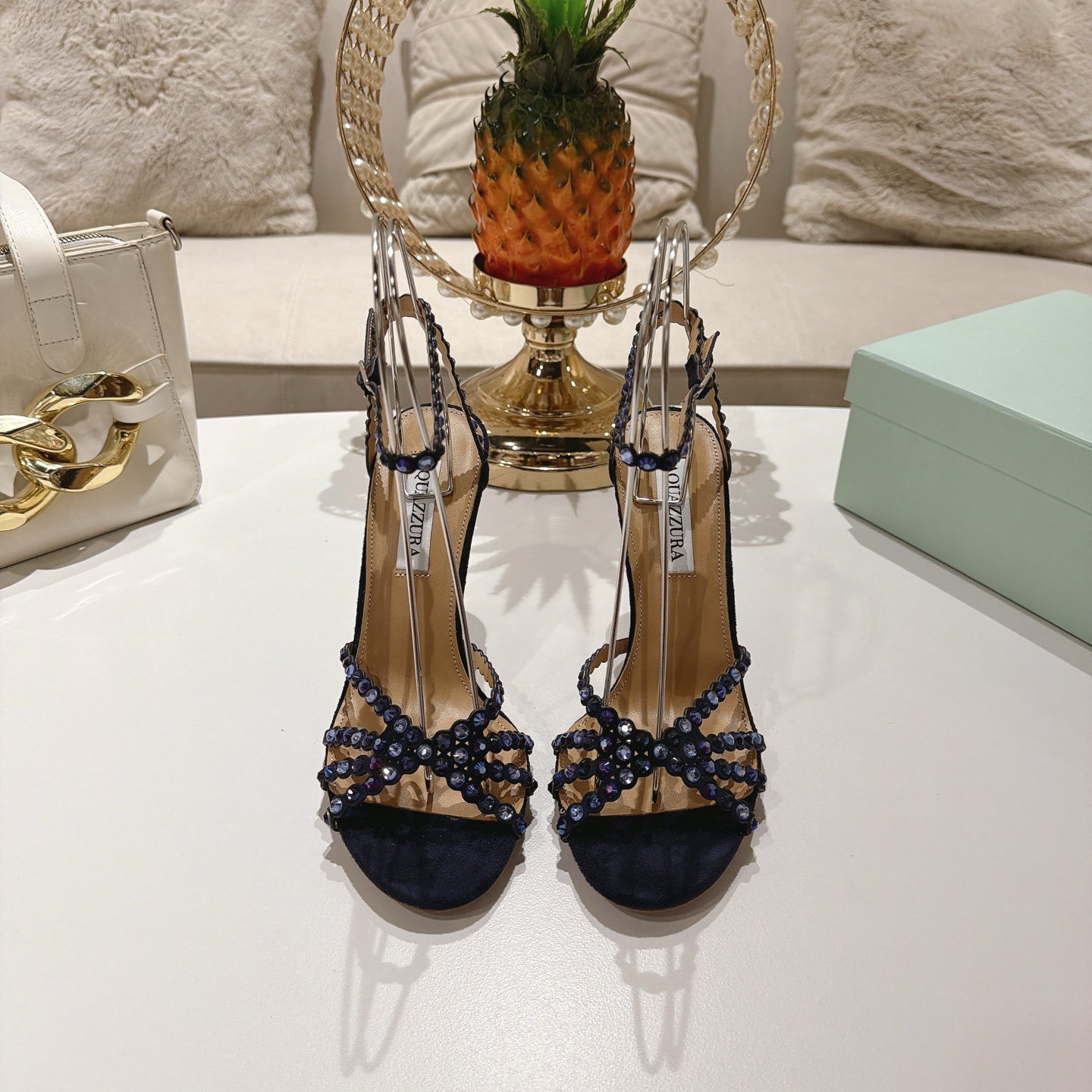 Piña 🍍 Versión spot exclusiva @ Aquazzura (Aquazzura) Las clásicas mules de la serie Tequila, con PVC transp…