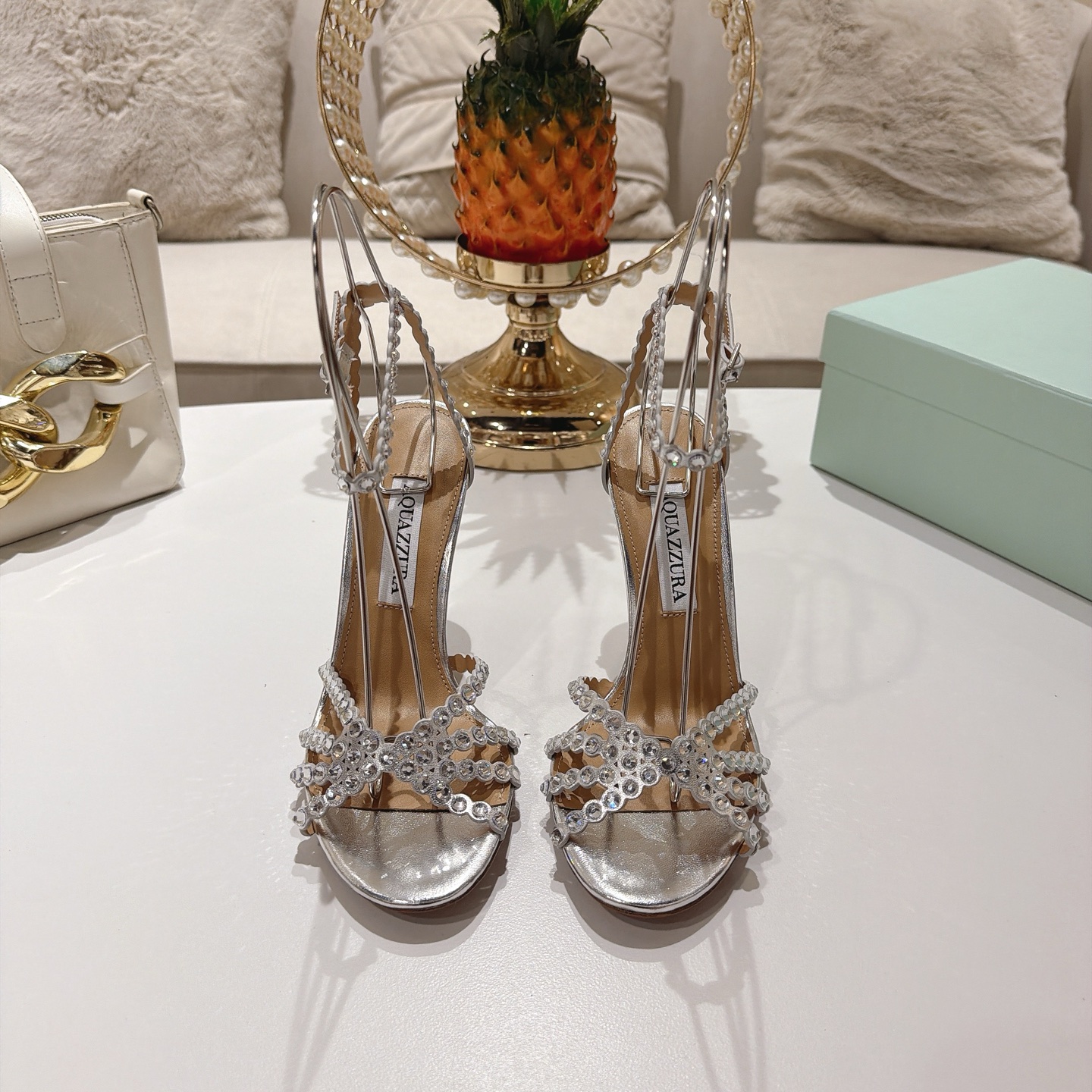 Piña 🍍 Versión spot exclusiva @ Aquazzura (Aquazzura) Las clásicas mules de la serie Tequila, con PVC transp…