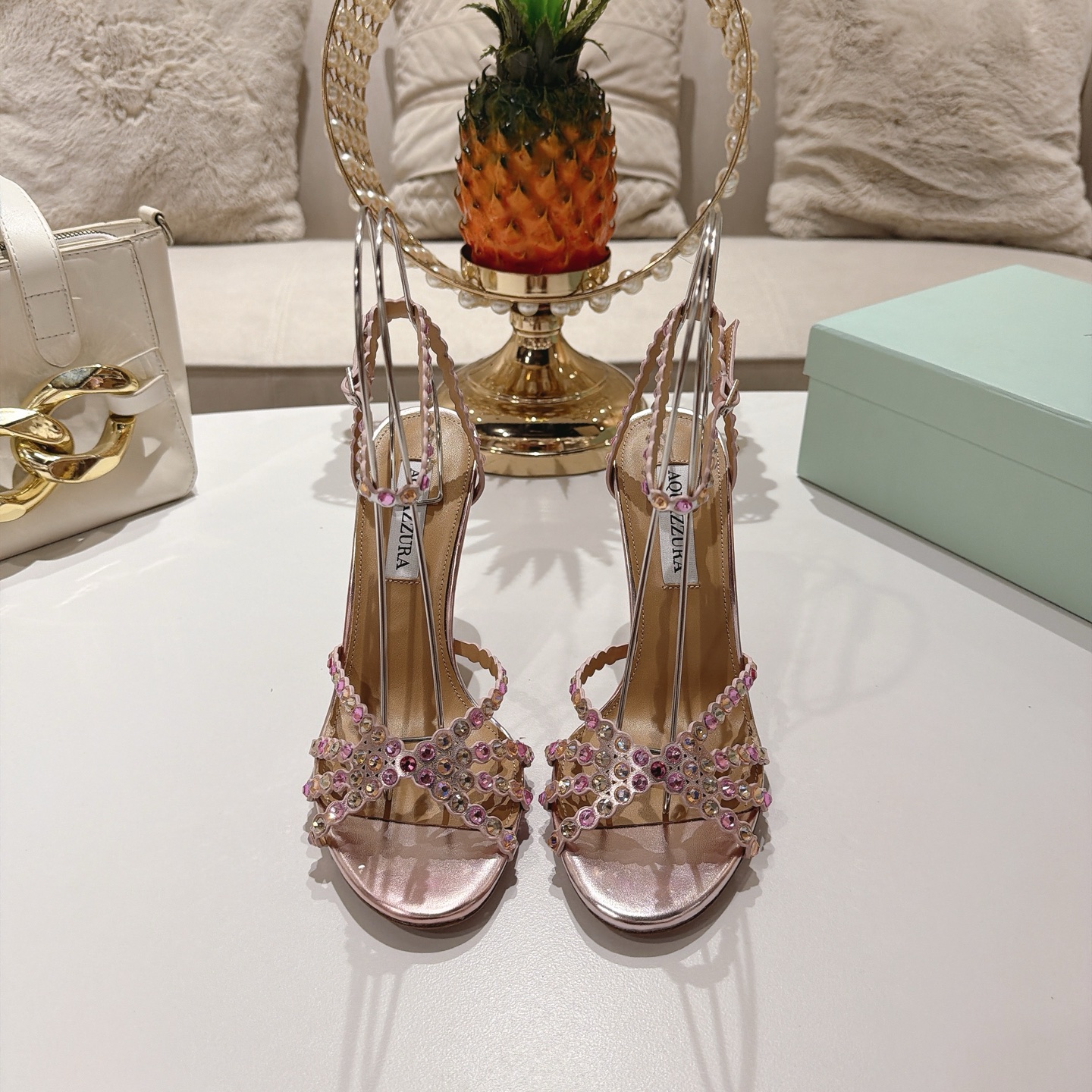 Piña 🍍 Versión spot exclusiva @ Aquazzura (Aquazzura) Las clásicas mules de la serie Tequila, con PVC transp…