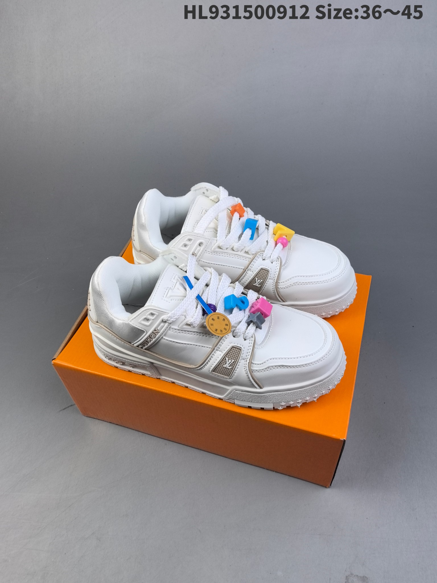 集合全新LVLVLV Trainer Sneaker Low休闲运动文化百搭板鞋 ！编码：HL931500912 Size:36～456