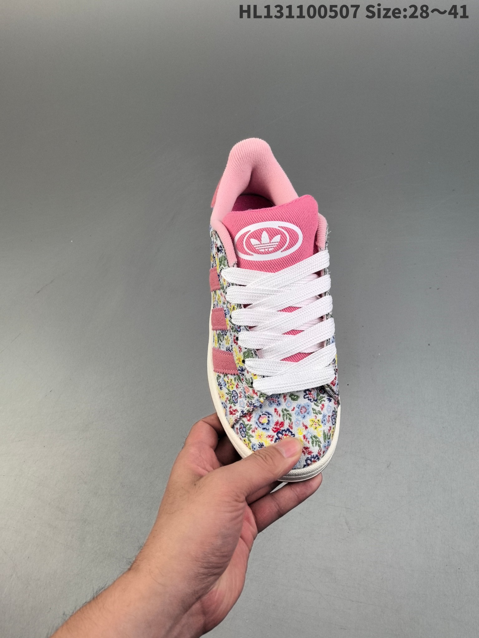 图片[4]-，尺码28-41 Adidas阿迪达斯.三叶草CAMPUS 00s 面包鞋复古休闲板鞋。千禧回潮！adidas Campus 00s 经典再现！面包化的campus鞋款在今年受到很多人的喜爱。鞋款整体设计在保有原型设计中经典的三叶草Logo及三条纹设计的同时，放大了整体鞋身、鞋带和三条纹比例。同时鞋身填充棉部分用料扎实、较为厚重，这也使得鞋舌部分不会轻易移位或弯折。同时鞋面切割与走线部分处理十分精细，皮面拼接部分边缘切割也十分整洁，保证了个性化设计的同时做工细致。 货号：JI3552-选品中心