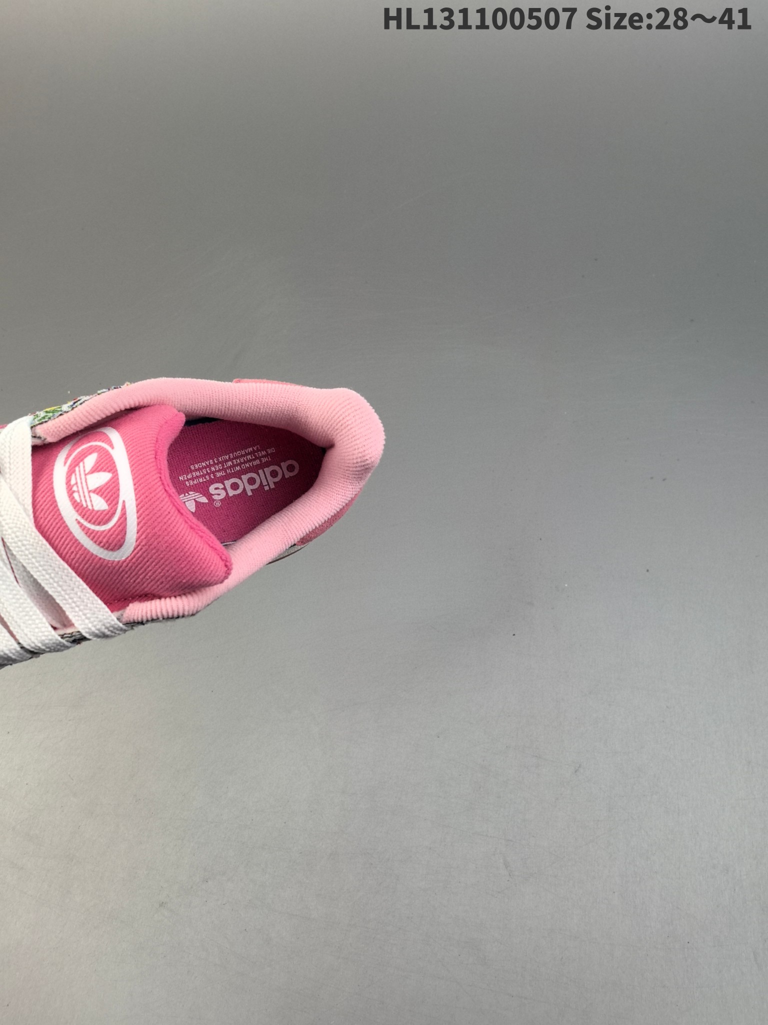 图片[8]-，尺码28-41 Adidas阿迪达斯.三叶草CAMPUS 00s 面包鞋复古休闲板鞋。千禧回潮！adidas Campus 00s 经典再现！面包化的campus鞋款在今年受到很多人的喜爱。鞋款整体设计在保有原型设计中经典的三叶草Logo及三条纹设计的同时，放大了整体鞋身、鞋带和三条纹比例。同时鞋身填充棉部分用料扎实、较为厚重，这也使得鞋舌部分不会轻易移位或弯折。同时鞋面切割与走线部分处理十分精细，皮面拼接部分边缘切割也十分整洁，保证了个性化设计的同时做工细致。 货号：JI3552-选品中心