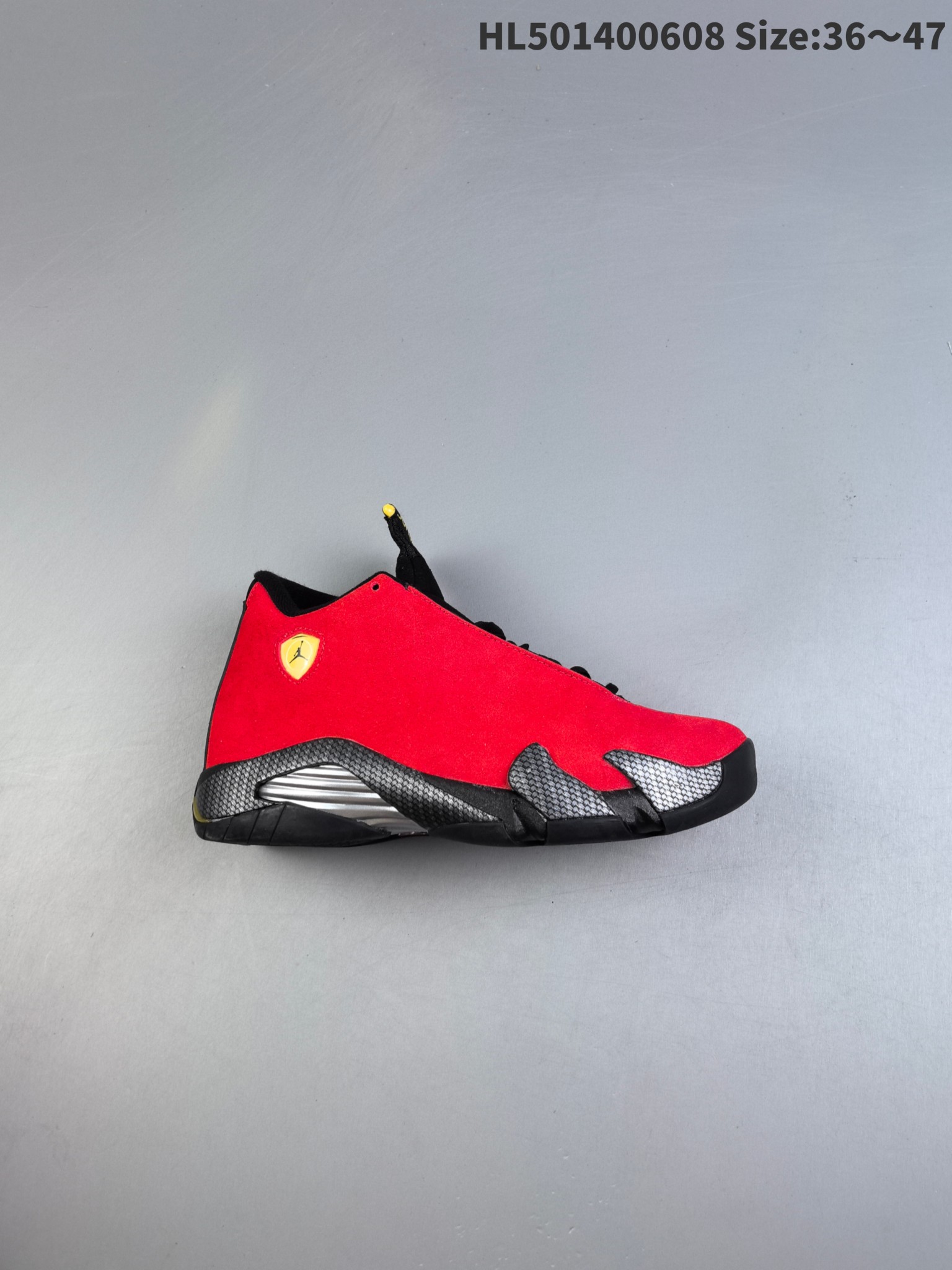 Air Jordan 14 Retro "Ferrari" 中帮 法拉利红 AJ14 乔丹14代 aj14 乔14 低邦 红黑 男女同款 乔丹篮球鞋系列 整双鞋采用红色麂皮为主,黑色点缀方案,鞋身大面积采用了十分细腻的黑色麂皮打造,质感表现十分出众;鞋身侧面Air Jordan 14标志性的黄色盾牌Logo上缀以黑色Jumpman Logo,提升不少细节表现,呈现出不错的质感,表明Air Jordan 14的灵魂设计元素.鞋舌上以醒目的黄色Jordan字样点缀,鞋头迷你Jumpman Logo以黑色呈现,使鞋身更为醒目;后跟Jumpzman Logo下硕大的23字样辅以黄色点缀,最后以银色TPU碳纤维包裹着黑色中底搭配黑银外底及红色Jumpqman Logo完善设计收尾. 货号:IF5015-600HL501400608