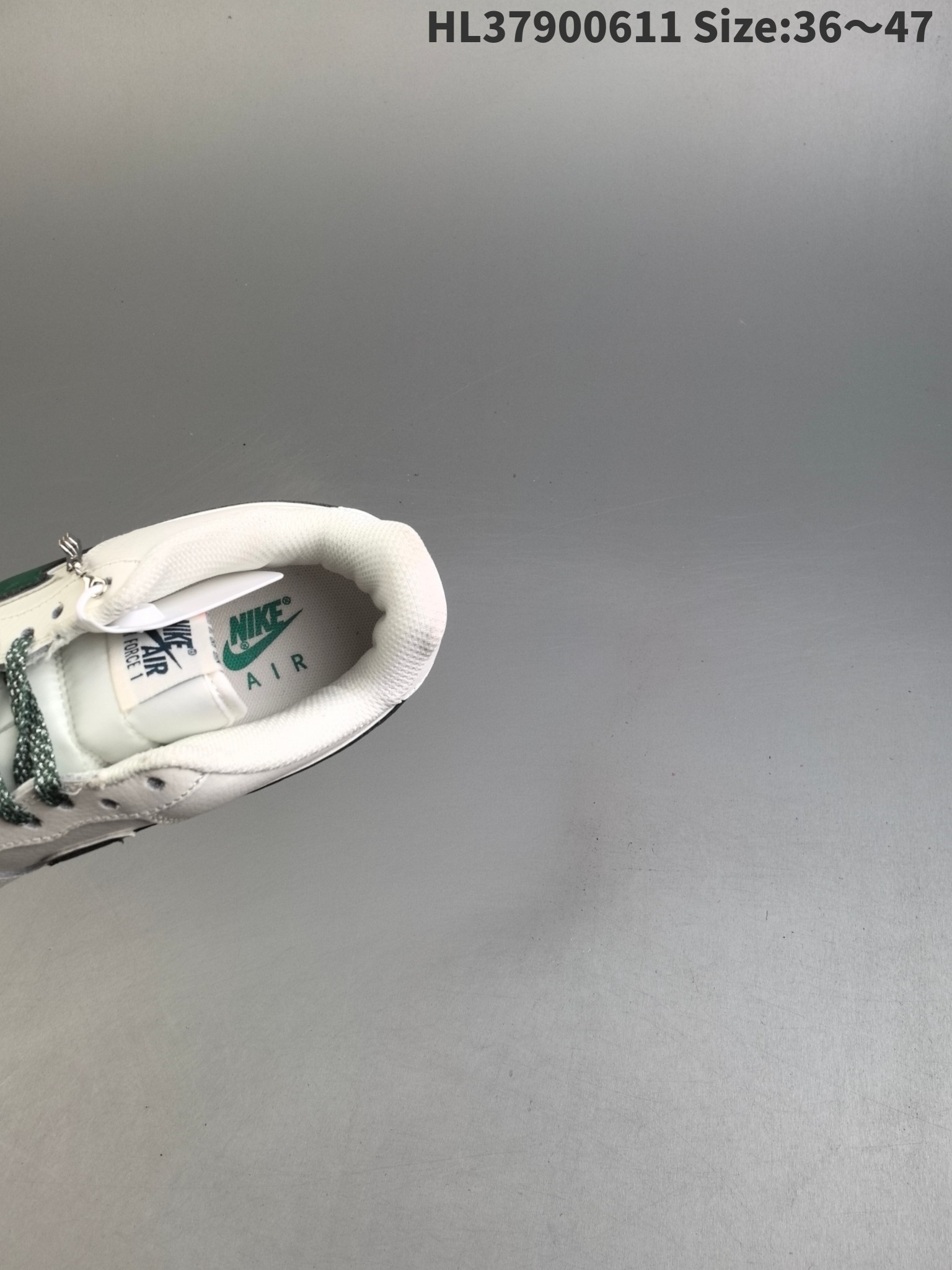💰190
✅耐克Nike Air Force 1“07空军一号低帮百搭休闲运动板鞋。柔软、弹性十足的缓震性能和出色的中底设计，横跨复古与现代的外型结合，造就出风靡全球三十多年的Force 1
货号：CW2288-111
编码:HL37900611 Size:36～47