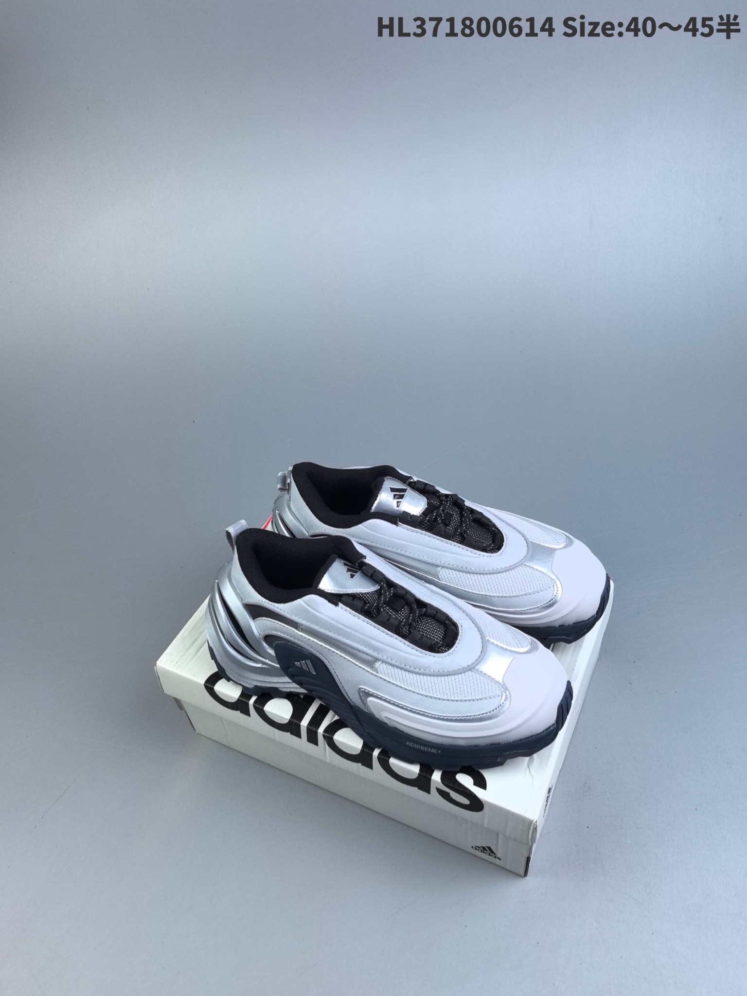 💰290
阿迪达斯Aias Woner Runner Turbo 阿迪达斯 厚底运动训练跑步鞋设计充满未来机械感 低帮造型非常百搭 无论是运动裤还是休闲牛仔裤都能轻松驾驭 鞋面采用透气网布 长时间穿着也不会闷脚 中底缓震效果不错 日常慢跑或步行都很舒适 防滑性能值得点赞 雨天瓷砖路面也能稳稳抓地 耐磨鞋底经过几周高强度使用仍无明显磨损HL371800614 