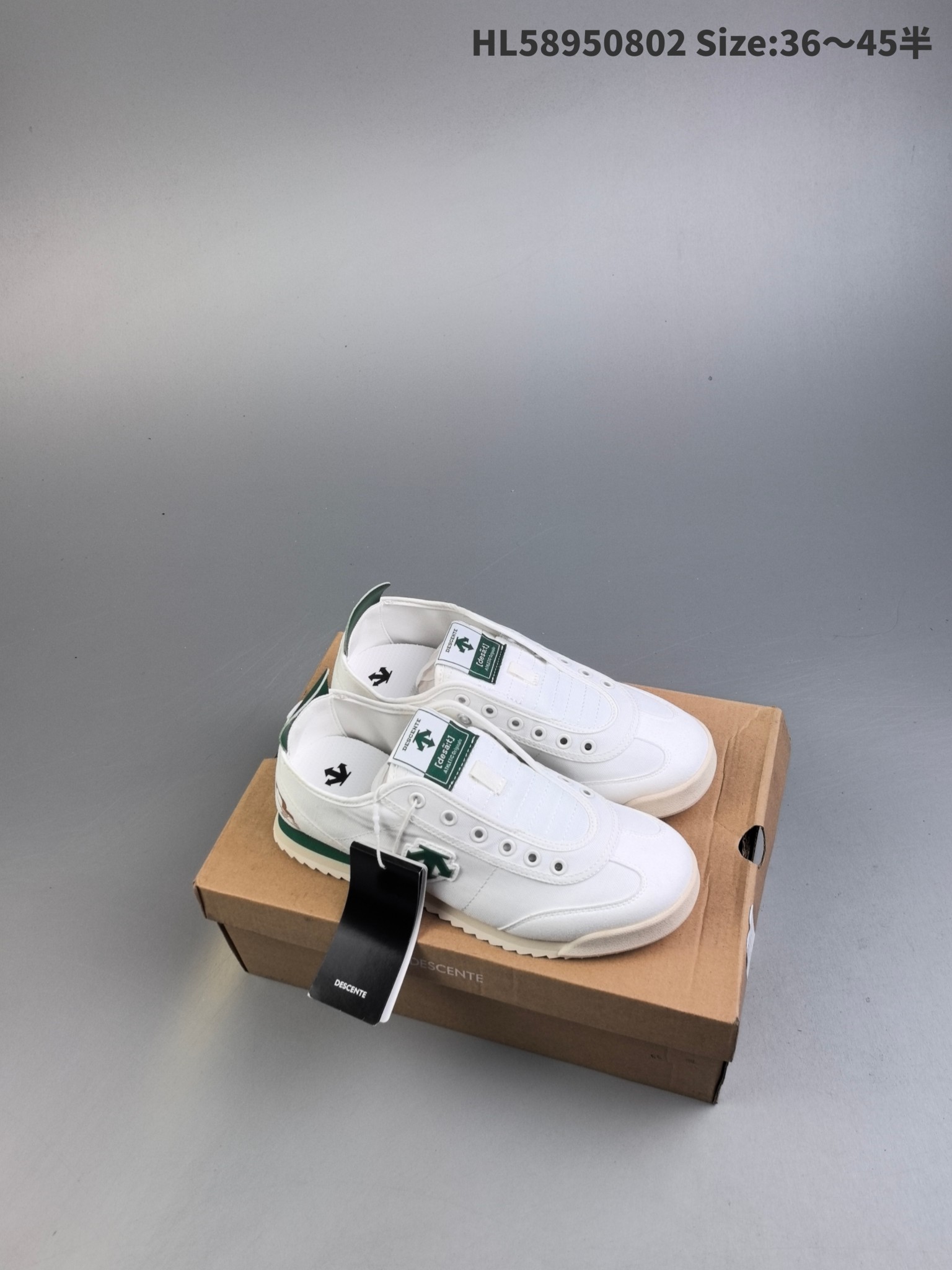 💰195
ESCENTE Cron Tepo Replica迪桑特
舒适百搭防滑耐磨低帮生活休闲鞋 是一款集复古与现代于一体的低帮跑步鞋 简洁的牛皮鞋面不仅彰显出时尚的质感 还适用于多种场合的穿搭 这款鞋子的透气性能极佳 轻质弹性鞋底则提供了良好的舒适度和耐磨性 使你在行走或跑步时都能感受到脚底的柔软与支撑 
编码：L58950802 Size:36～45半