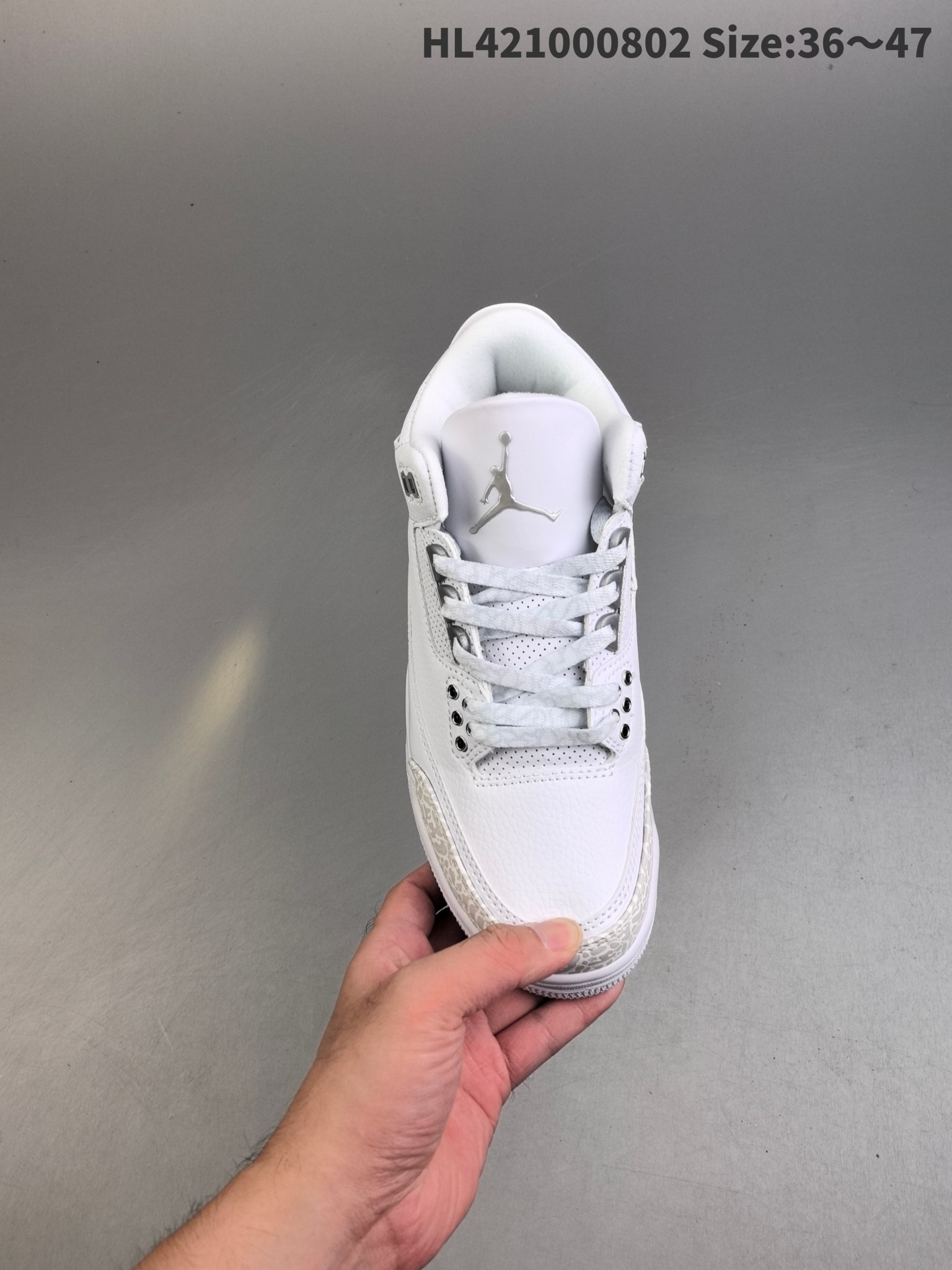 💰200
耐克 乔丹 A3 耐克 Nike Air oran 3 Retro SE 乔3 复刻篮球鞋 乔丹3代 三代 男女子运动鞋，作为 A 系列中广受认可的运动鞋之一，搭载与 2297 元年款类似的轻盈可视缓震配置。经典细节和材料，纪念成就不凡的传奇鞋款。鞋面采用织物、皮革与合成材质组合设计，经久耐穿，营造出众结构化支撑，后跟搭载 Nike Air 缓震配置，缔造轻盈回弹的舒适脚感，橡胶外底提供强劲抓地力，可驾驭多种地面。
货号：136064-103 
编码：L421000802 Size:36～47
